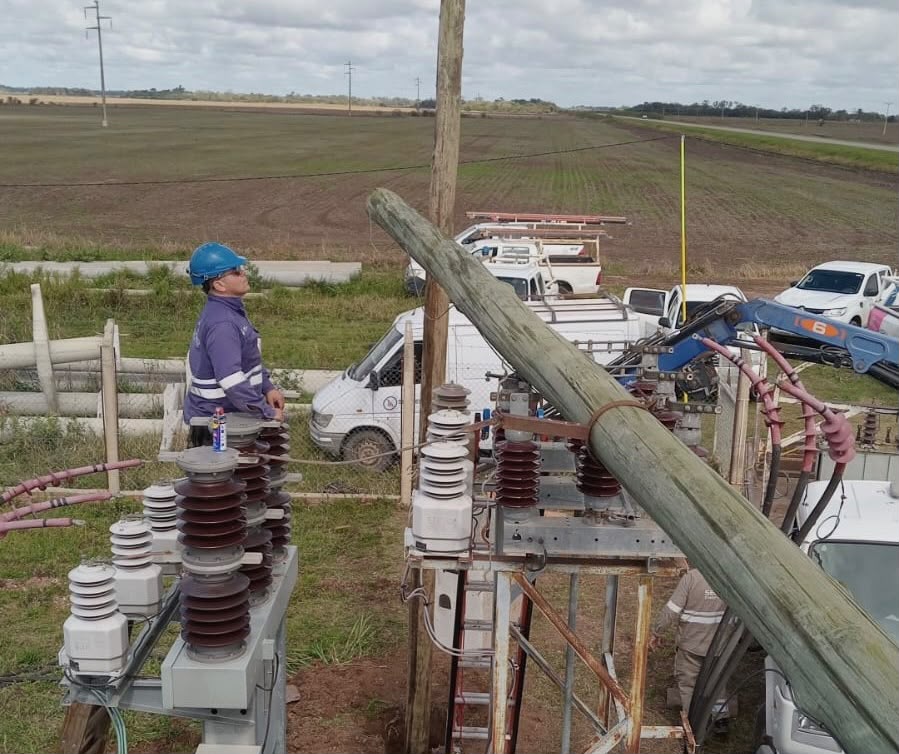 *INTENSO OPERATIVO DE SECHEEP PARA RESTABLECER EL SERVICIO EL&Eacute;CTRICO TRAS EL TEMPORAL*