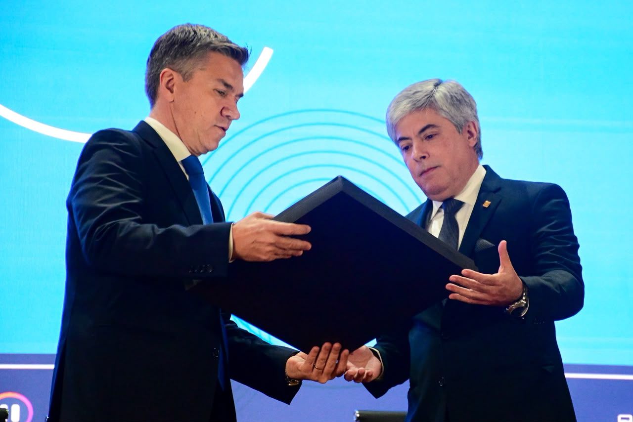 *&rdquo;LA UNNE ES UNA USINA DE CONOCIMIENTO PARA LA REGI&Oacute;N&rdquo;, AFIRM&Oacute; ZDERO AL ACOMPA&Ntilde;AR LA ASUNCI&Oacute;N DE LARROZA*