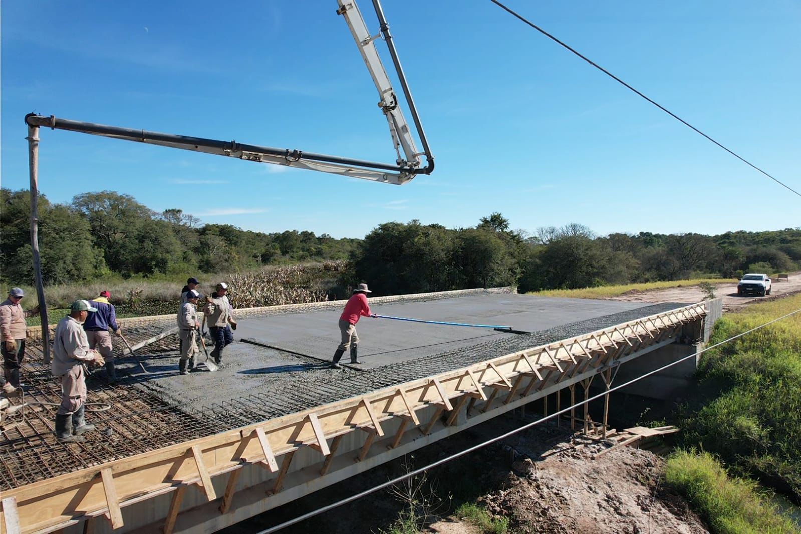 *LA PAVIMENTACI&Oacute;N DE LA RUTA PROVINCIAL 30 ALCANZ&Oacute; EL PUENTE Y SE ACERCA A LAGUNA LIMPIA*
