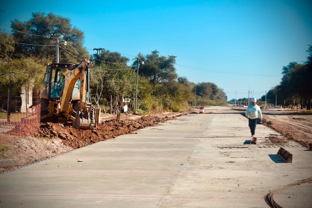 *ZDERO CONSTAT&Oacute; EL AVANCE DE LA PAVIMENTACI&Oacute;N DE LA RUTA PROVINCIAL N&ordm; 9 ENTRE MIRAFLORES Y LAS HACHERAS*
