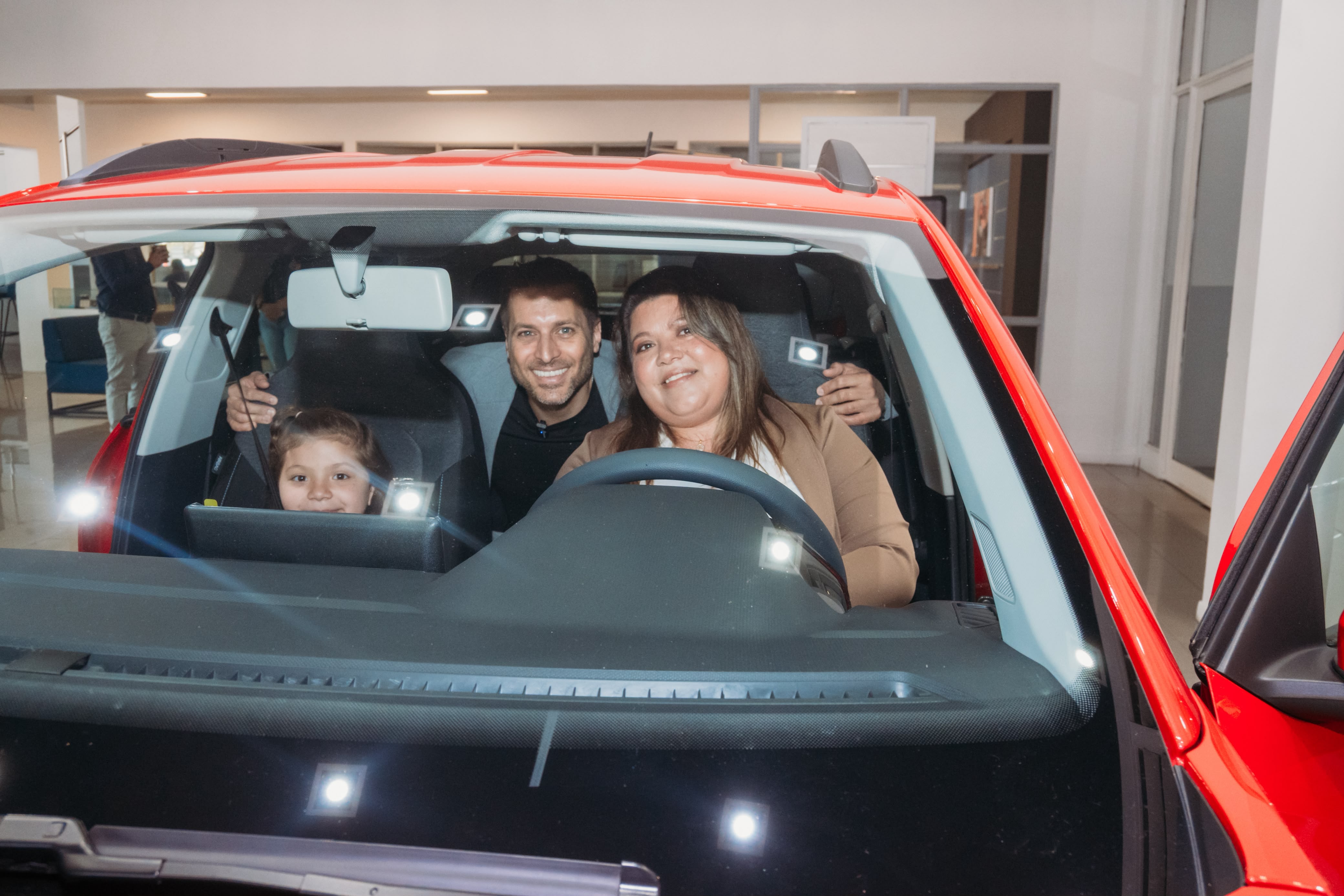 *OBTUVO SU PRIMER AUTO GRACIAS AL BONO BIENAL: LOTER&Iacute;A CHAQUE&Ntilde;A ENTREG&Oacute; EL VOLKSWAGEN TERA 0 KM A LA GANADORA*