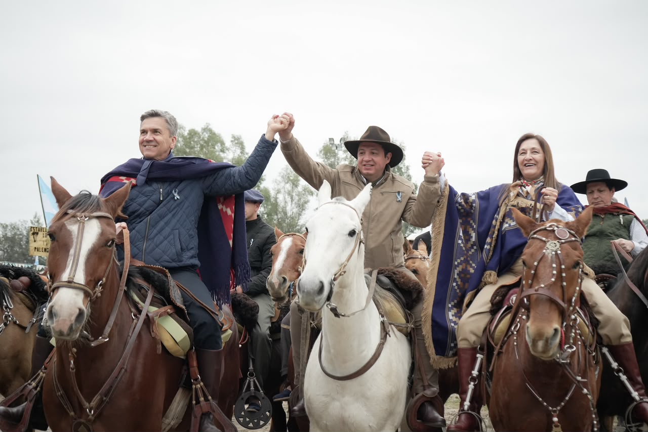 *SANTA SYLVINA: EL GOBERNADOR ZDERO ACOMPA&Ntilde;&Oacute; LA 10&ordf; FIESTA REGIONAL DEL LOCRO Y LA ARGENTINIDAD Y RATIFIC&Oacute; SU APOYO A LAS TRADICIONES CHAQUE&Ntilde;AS*