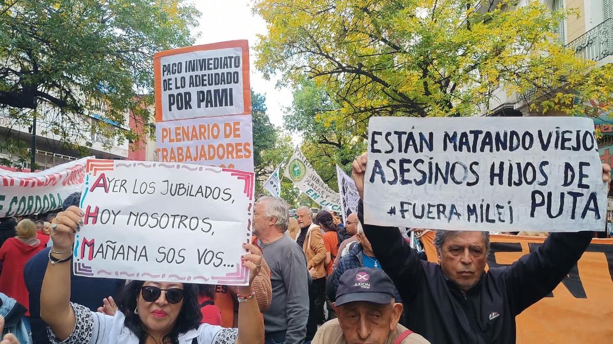 PAMI: m&eacute;dicos analizan parar por tiempo indeterminado y farmacias reclaman pagos