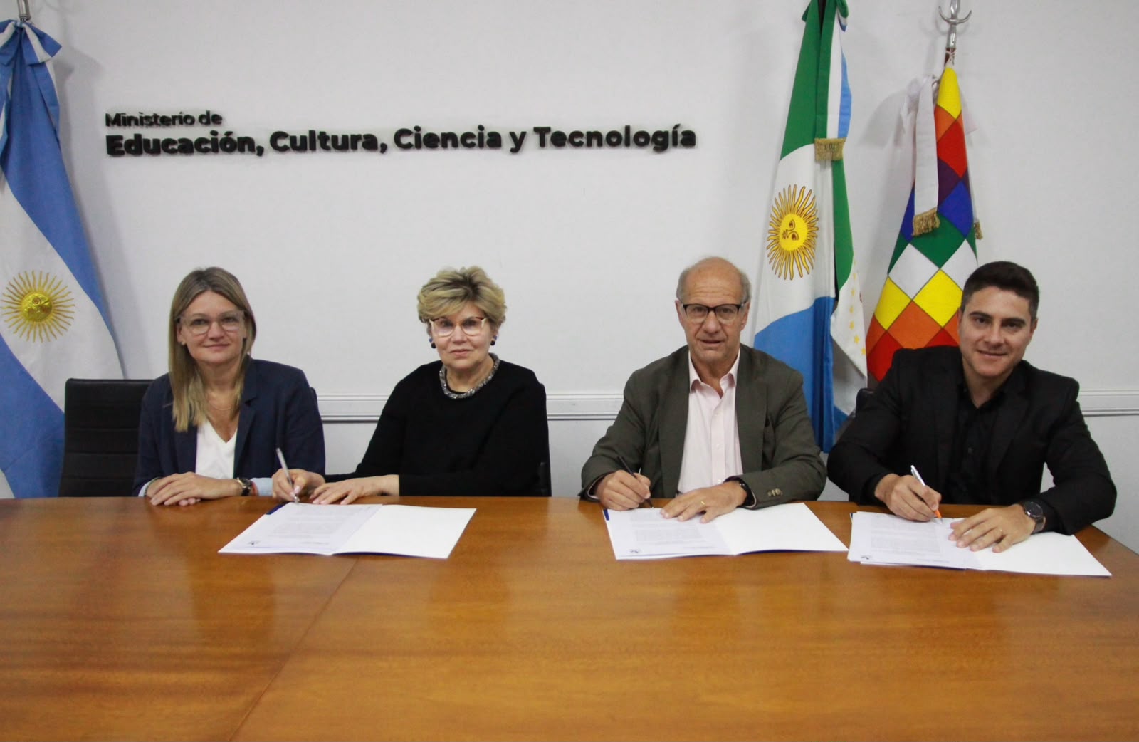 *EDUCACI&Oacute;N Y LA FUNDACI&Oacute;N BUNGE Y BORN ACUERDAN ACCIONES CONJUNTAS PARA FORTALECER LA CALIDAD EDUCATIVA EN EL CHACO*