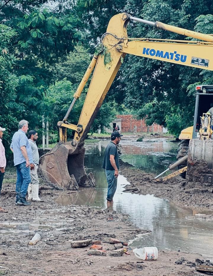 *MIRAFLORES: R&Aacute;PIDA RESPUESTA DEL GOBIERNO PROVINCIAL PARA ACELERAR EL ESCURRIMIENTO DEL AGUA*