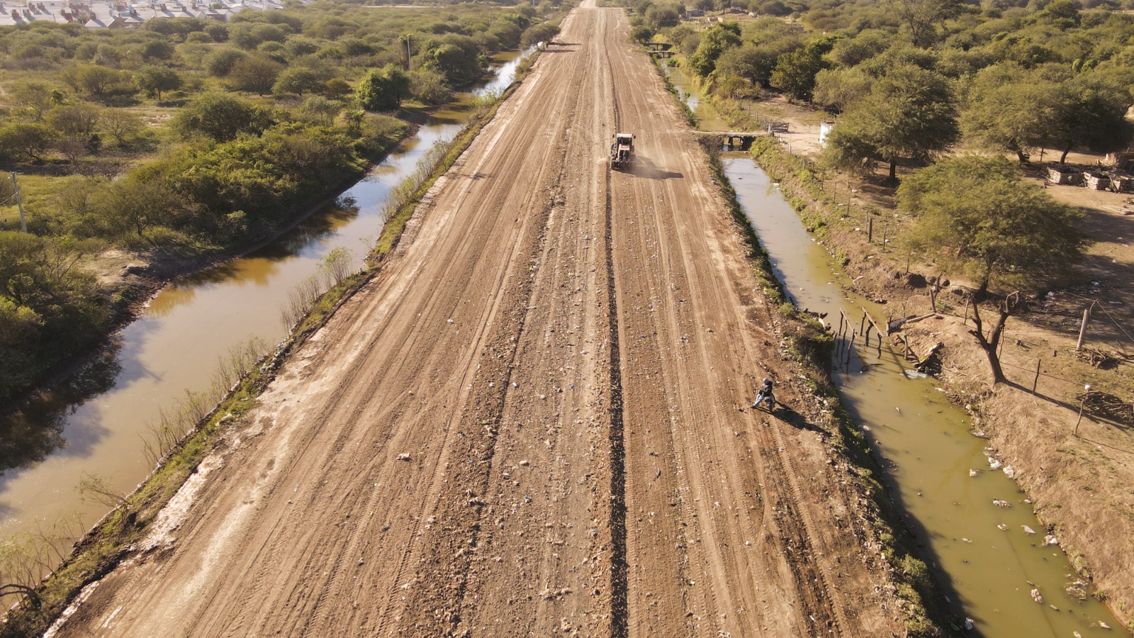 MUNICIPALIDAD DE VILLA ÁNGELA CONTINÚA CON TRABAJOS DE REPARACIÓN DE CALLES Y MEJORAS EN INFRAESTRUCTURA