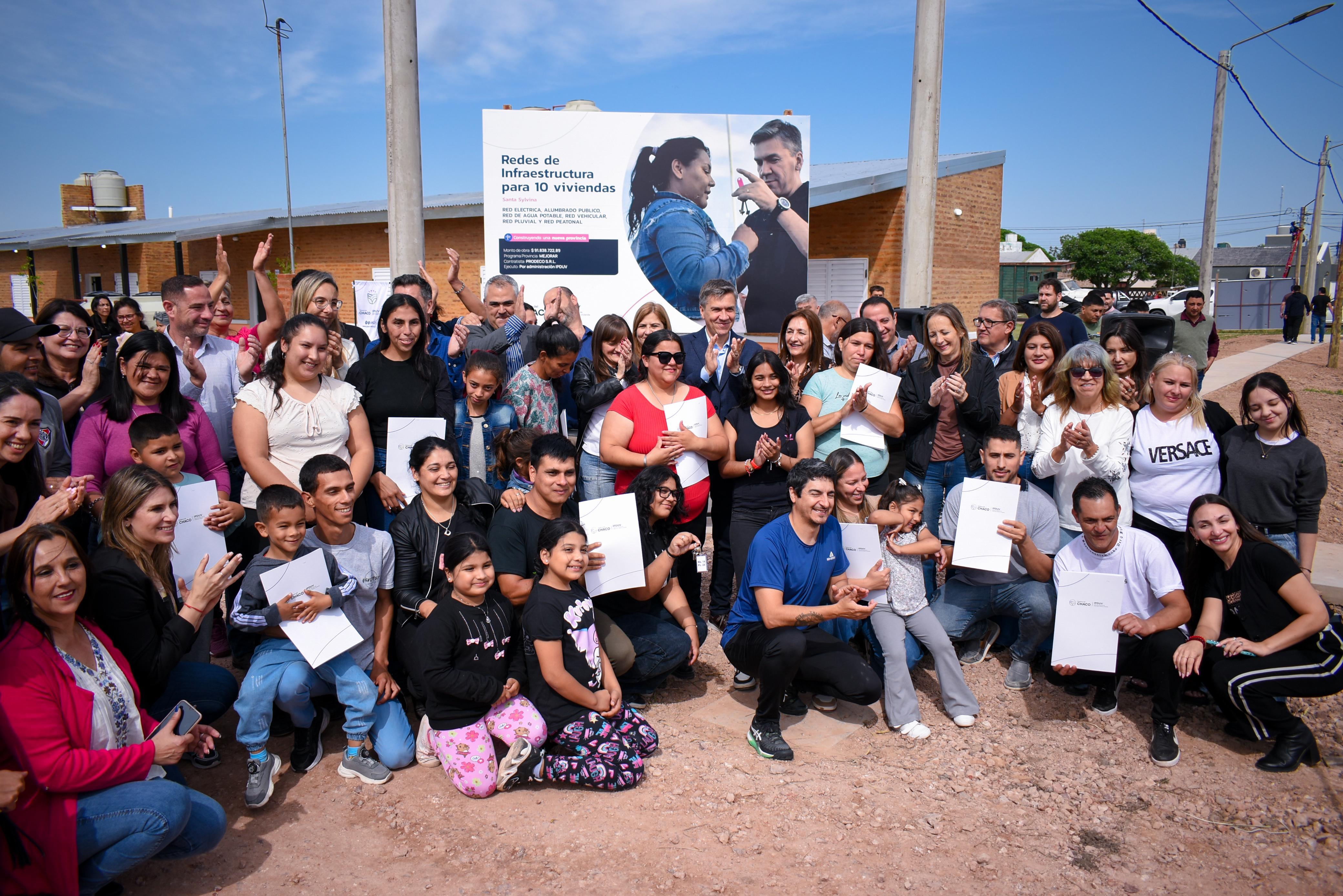 ZDERO ENTREGÓ VIVIENDAS Y TÍTULOS DE PROPIEDAD EN SANTA SYLVINA: “ESTAMOS DEVOLVIENDO LA CONFIANZA QUE NOS HAN DEPOSITADO”
