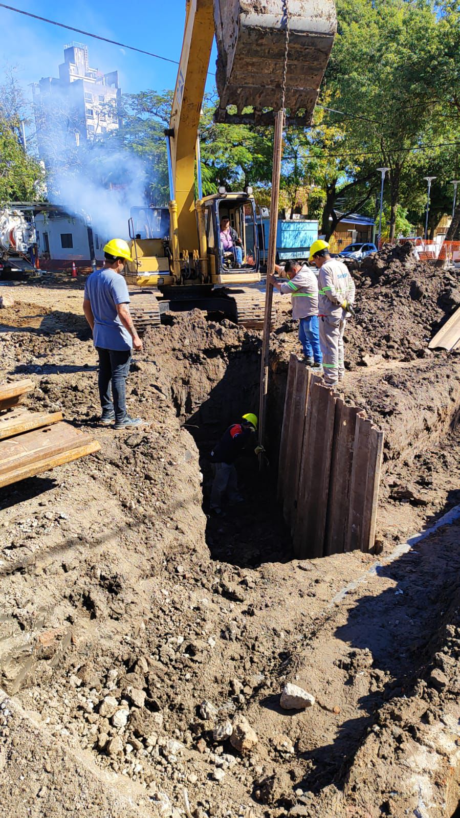 *SAMEEP CONTINÚA CON EL RECAMBIO DE CAÑERÍAS SOBRE LAS AVENIDAS VÉLEZ SARSFIELD Y PARAGUAY* 