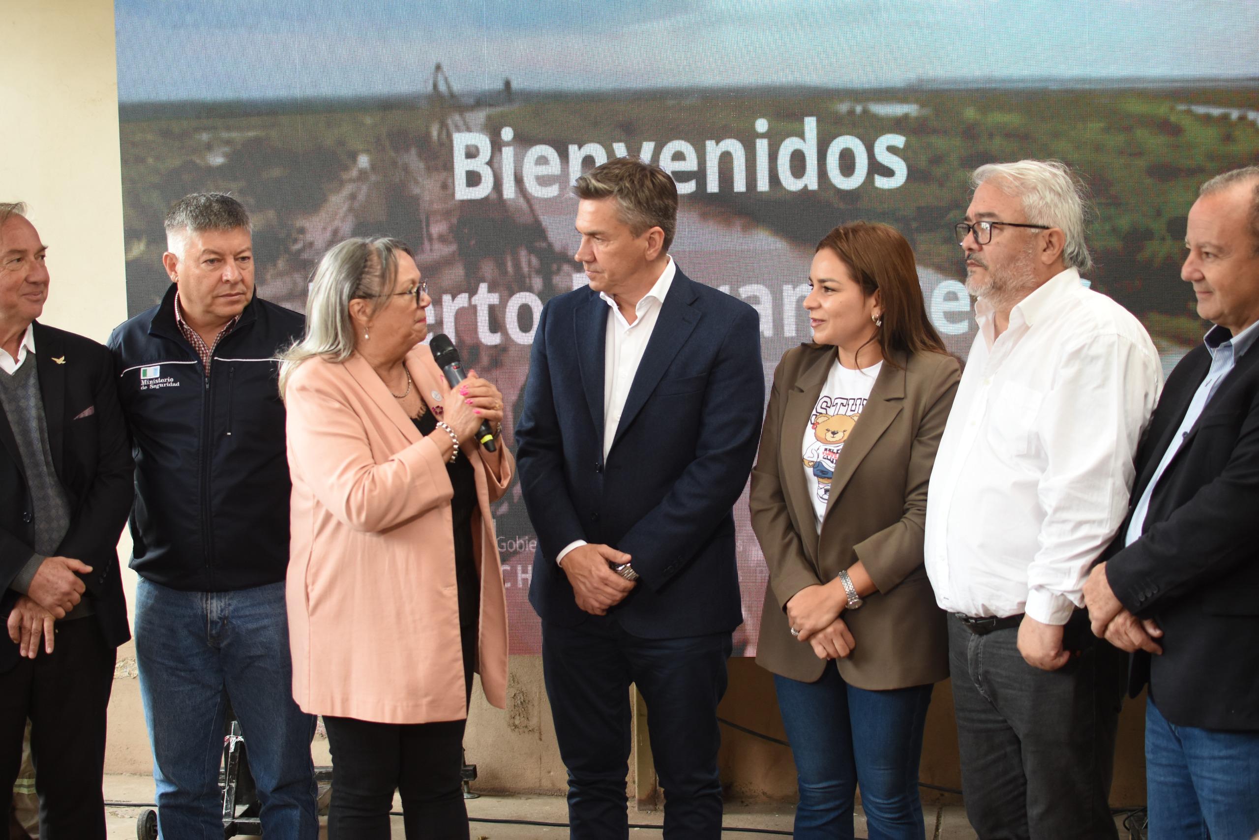 *EL GOBERNADOR ZDERO INAUGURÓ EL NUEVO SISTEMA DE SEGURIDAD DEL PUERTO DE BARRANQUERAS
