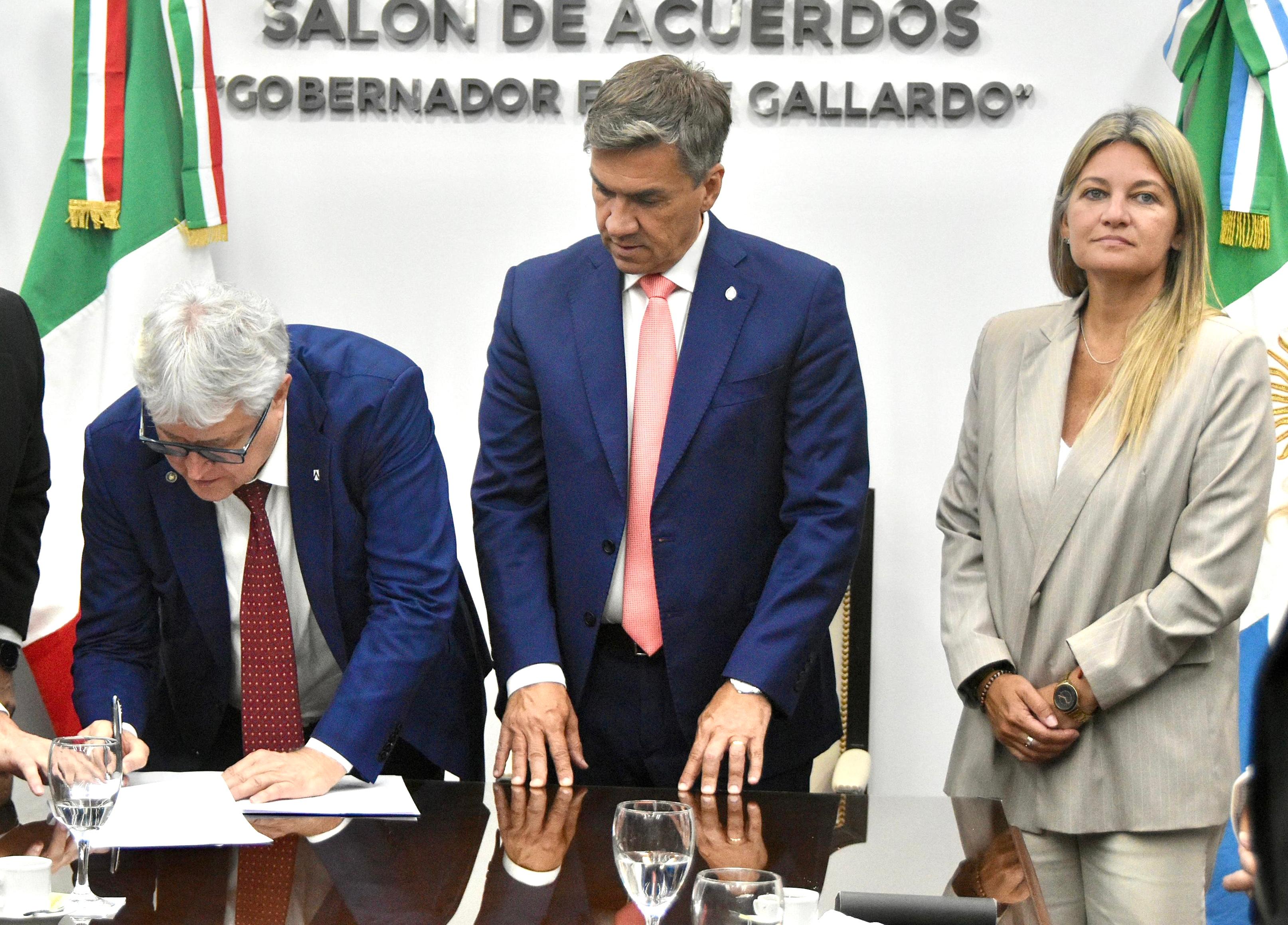 *CASA DE GOBIERNO: EL GOBERNADOR ZDERO RECIBI&Oacute; HOY A LA DELEGACI&Oacute;N ITALIANA DE UDINE*