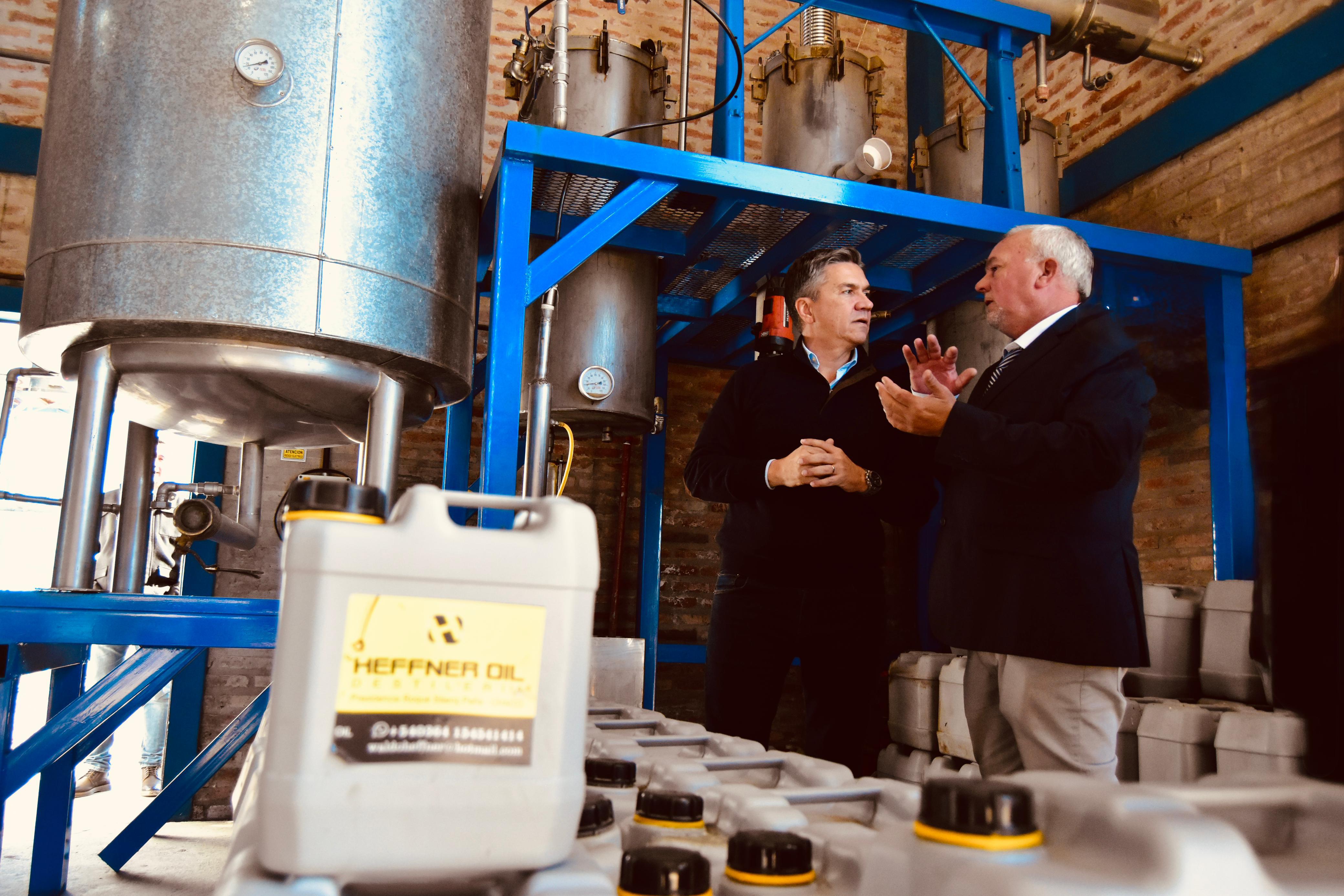 SÁENZ PEÑA: EL GOBERNADOR ZDERO ACOMPAÑÓ LA INAUGURACIÓN DE LA FÁBRICA DE ACEITES ESENCIALES DE PALO SANTO “HEFFNER OIL”