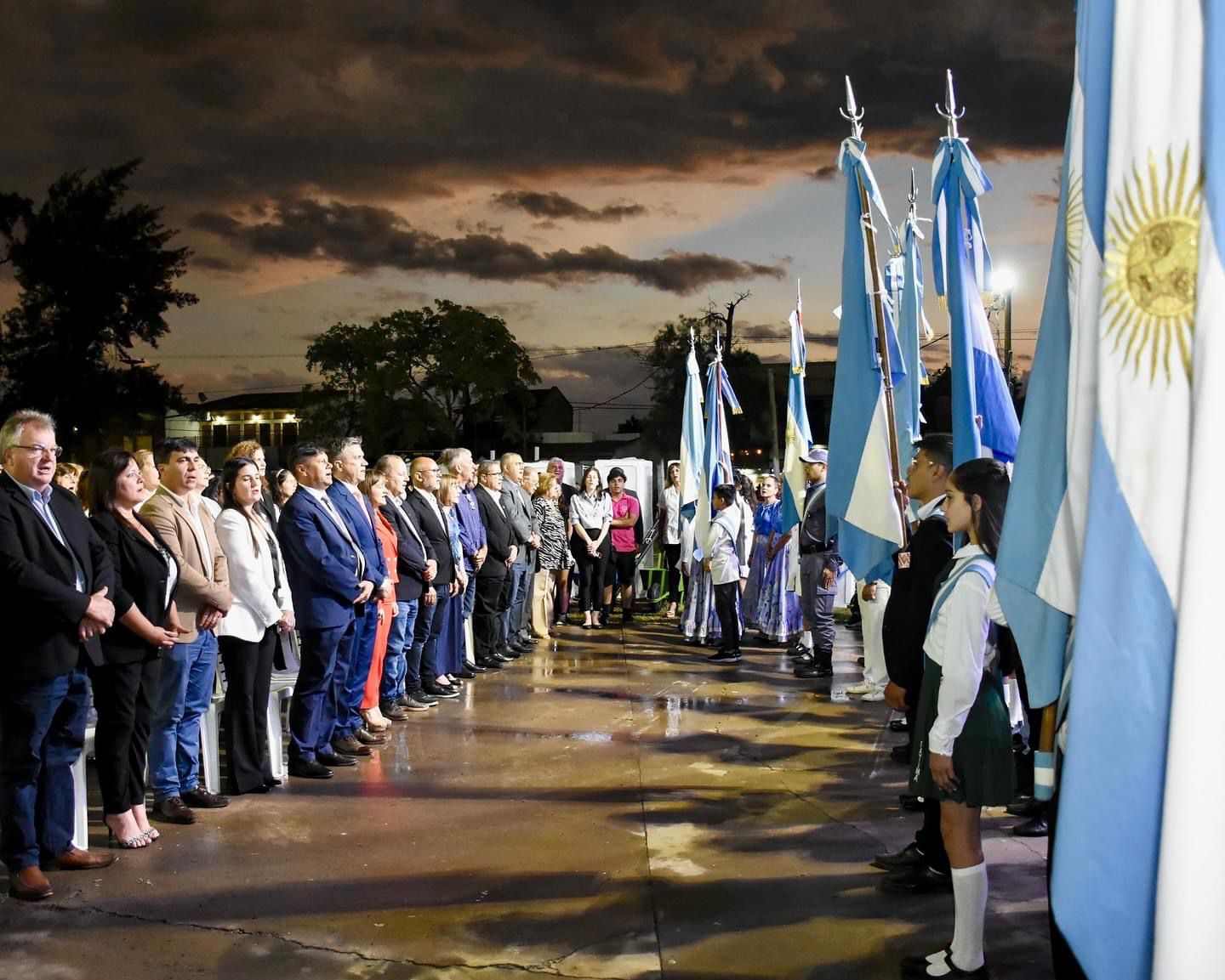 *EL GOBERNADOR ZDERO ACOMPAÑÓ EL ACTO CENTRAL POR EL 112° ANIVERSARIO DE QUITILIPI*