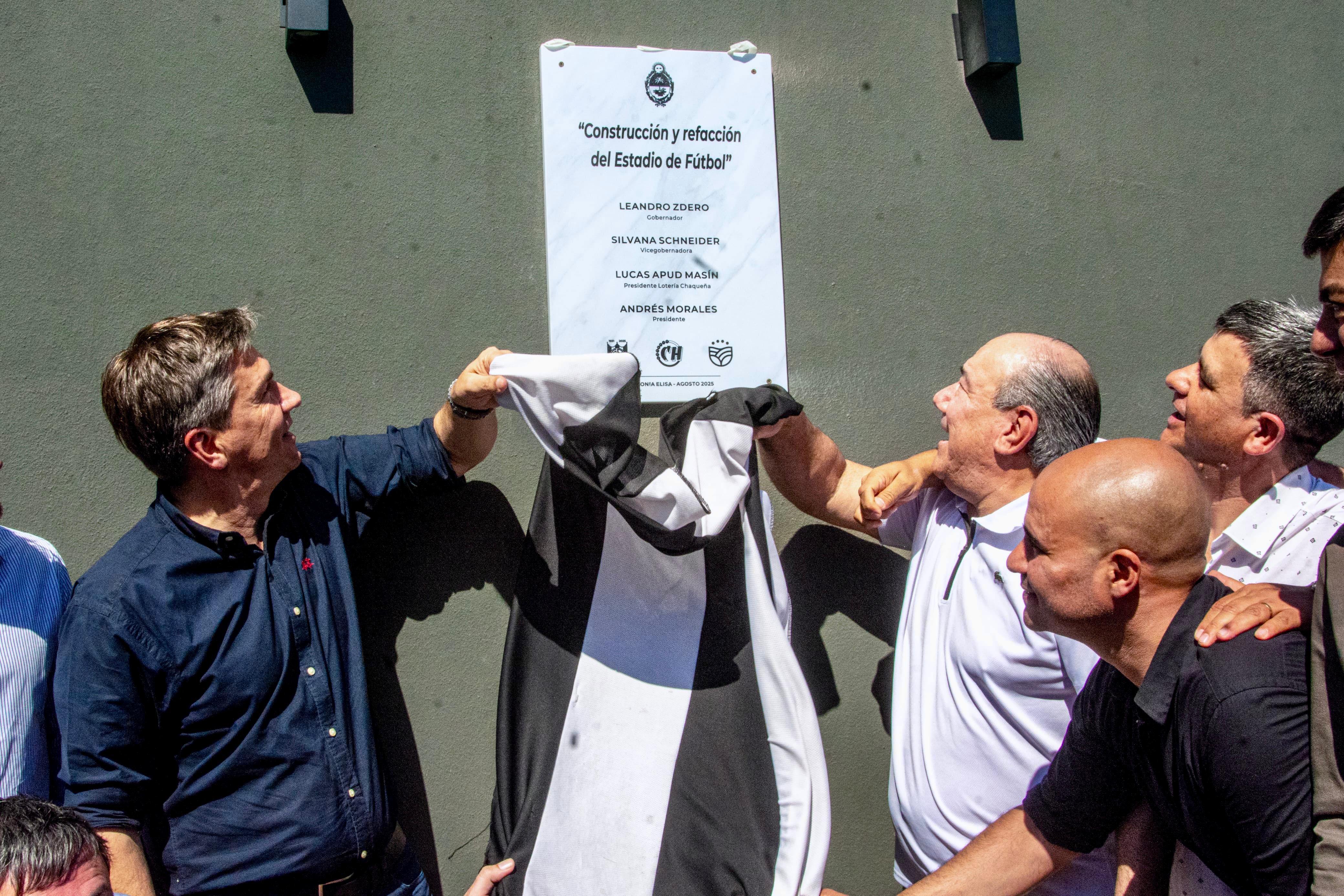 *IMPULSO AL DEPORTE: EN COLONIA ELISA, EL GOBERNADOR HABILITÓ LAS REFACCIONES EN EL CLUB SOCIAL Y DEPORTIVO UNIÓN*