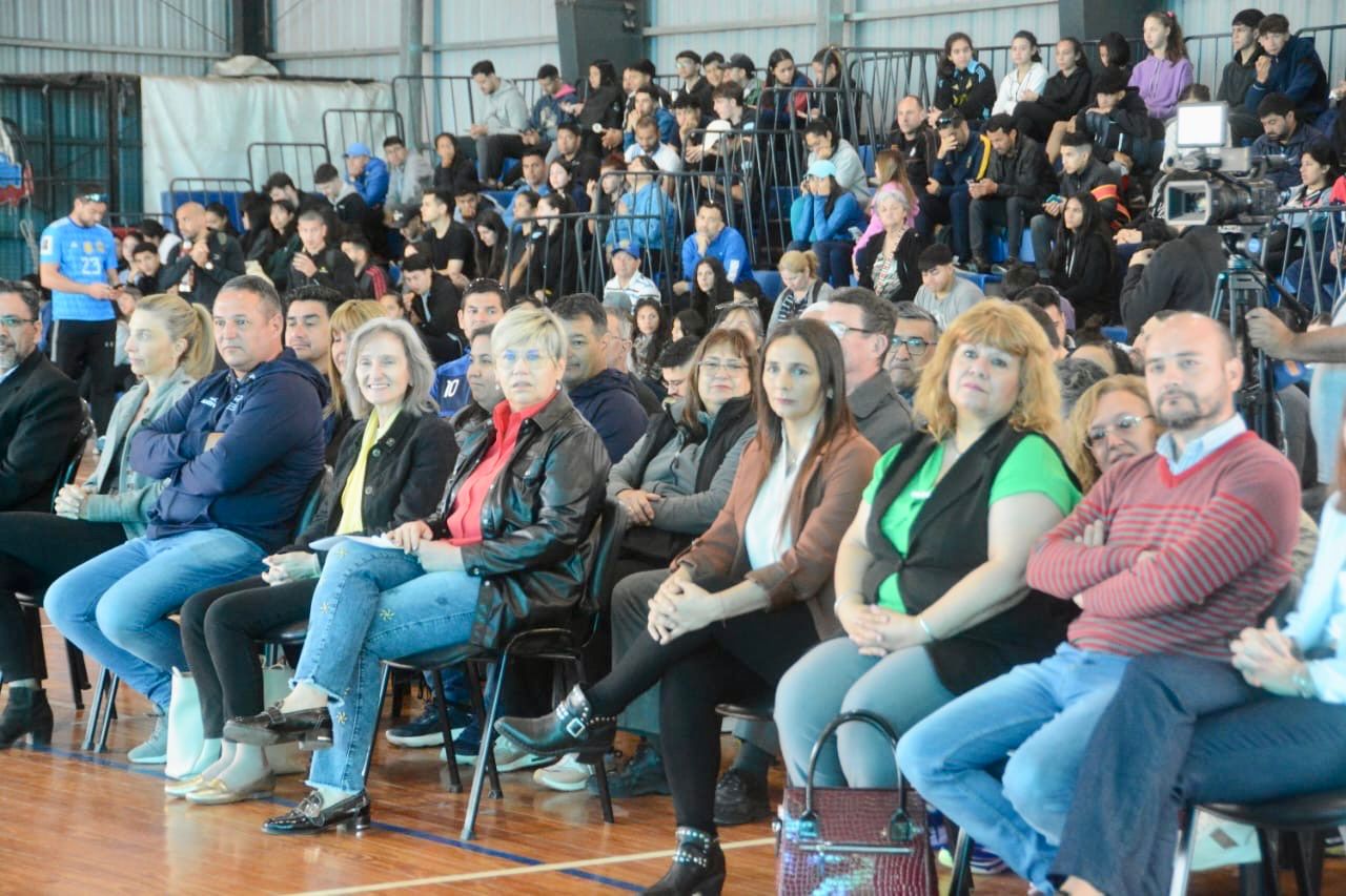COMENZÓ LA INSTANCIA PROVINCIAL INTERCOLEGIAL QUE HOY CONGREGÓ A MÁS DE 200 ESTUDIANTES DE ESCUELAS SECUNDARIAS