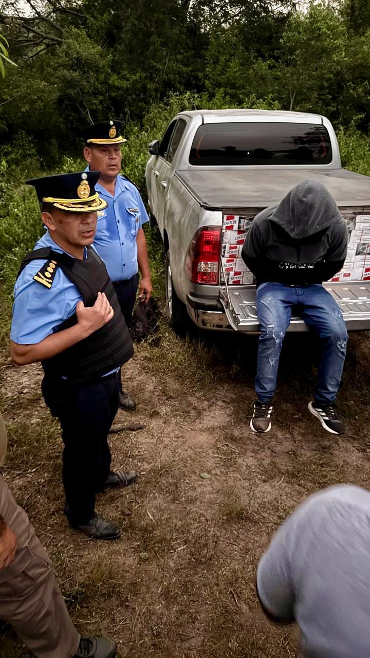 *RESULTADOS DEL OPERATIVO FRONTERA HÚMEDA: DETIENEN EN EL MONTE A CONTRABANDISTA Y SECUESTRAN DOS CAMIONETAS CON CIGARRILLOS*