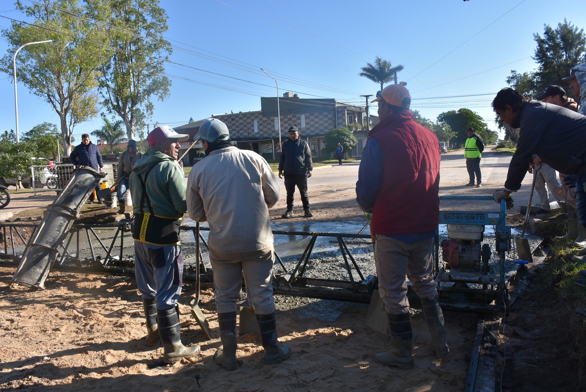 MUNICIPALIDAD DE VILLA ÁNGELA INICIA NUEVA OBRA DE PAVIMENTACIÓN EN CALLE PADRE EDUARDO HRYNIEWICK