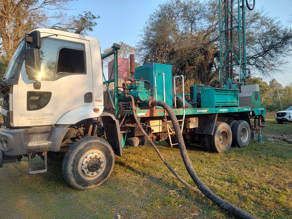 SAMEEP: CAMIÓN PERFORADOR RECUPERADO, REALIZA TRABAJOS EN LA ESCUELA 45 DE EL PALMAR