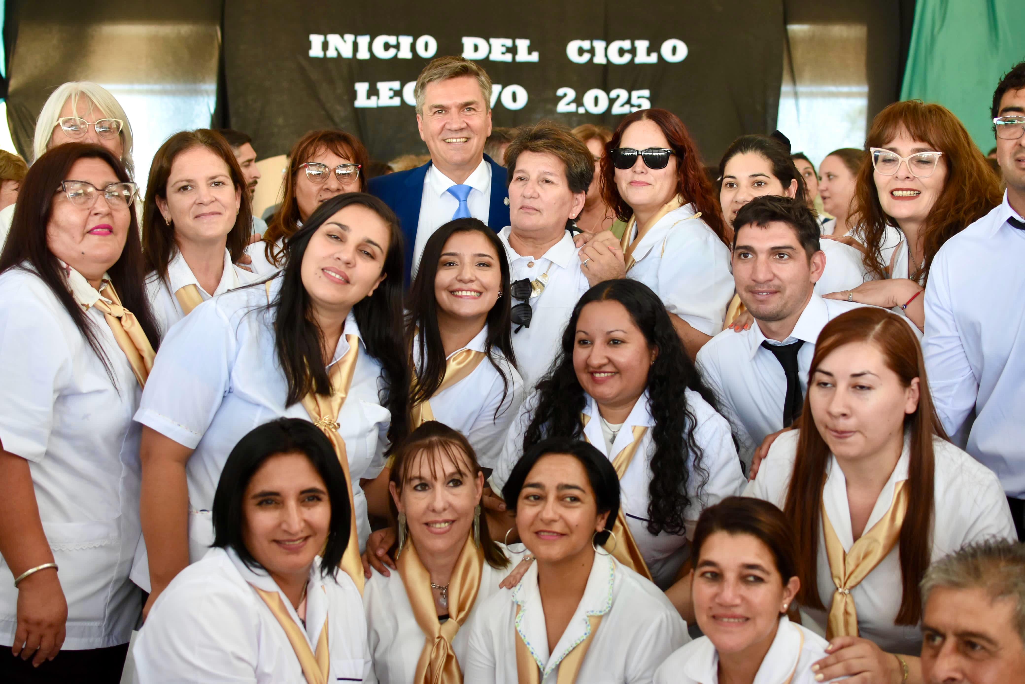 INICIO DEL CICLO LECTIVO DE NIVEL PRIMARIO: EL GOBERNADOR ZDERO INAUGURÓ LA ESCUELA 1027 DE CHARATA