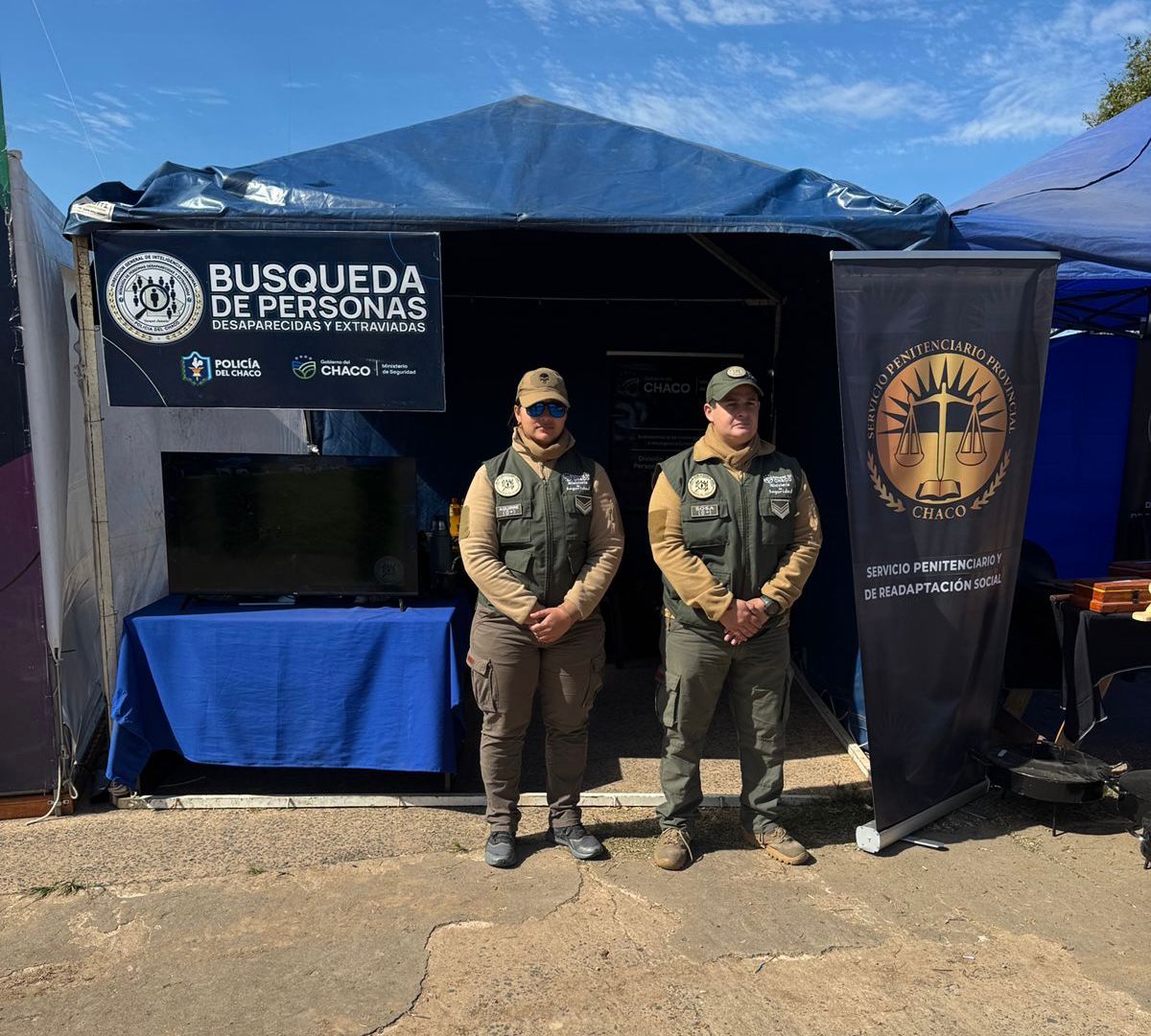 LAS FUERZAS DE SEGURIDAD MUESTRAN SUS 2 FACETAS EN EL EVENTO: RESGUARDO Y CERCANÍA CON LA GENTE