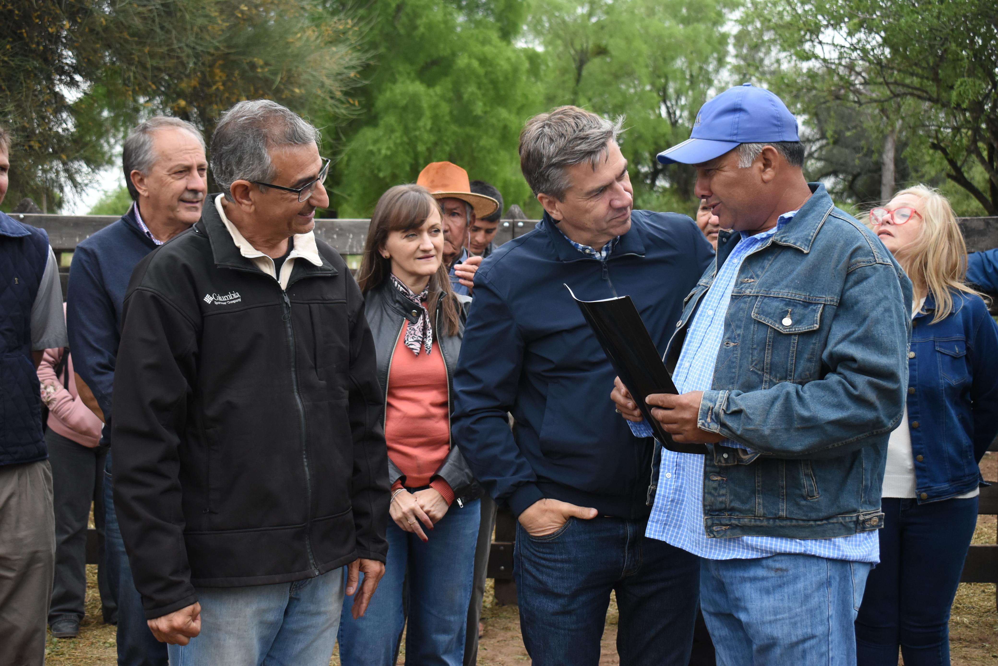 EL ESPINILLO: EL GOBERNADOR ZDERO HABILITÓ OBRAS EN EL CEDEPRO Y ENTREGÓ REPRODUCTORES CAPRINOS PARA LA MEJORA GENÉTICA
