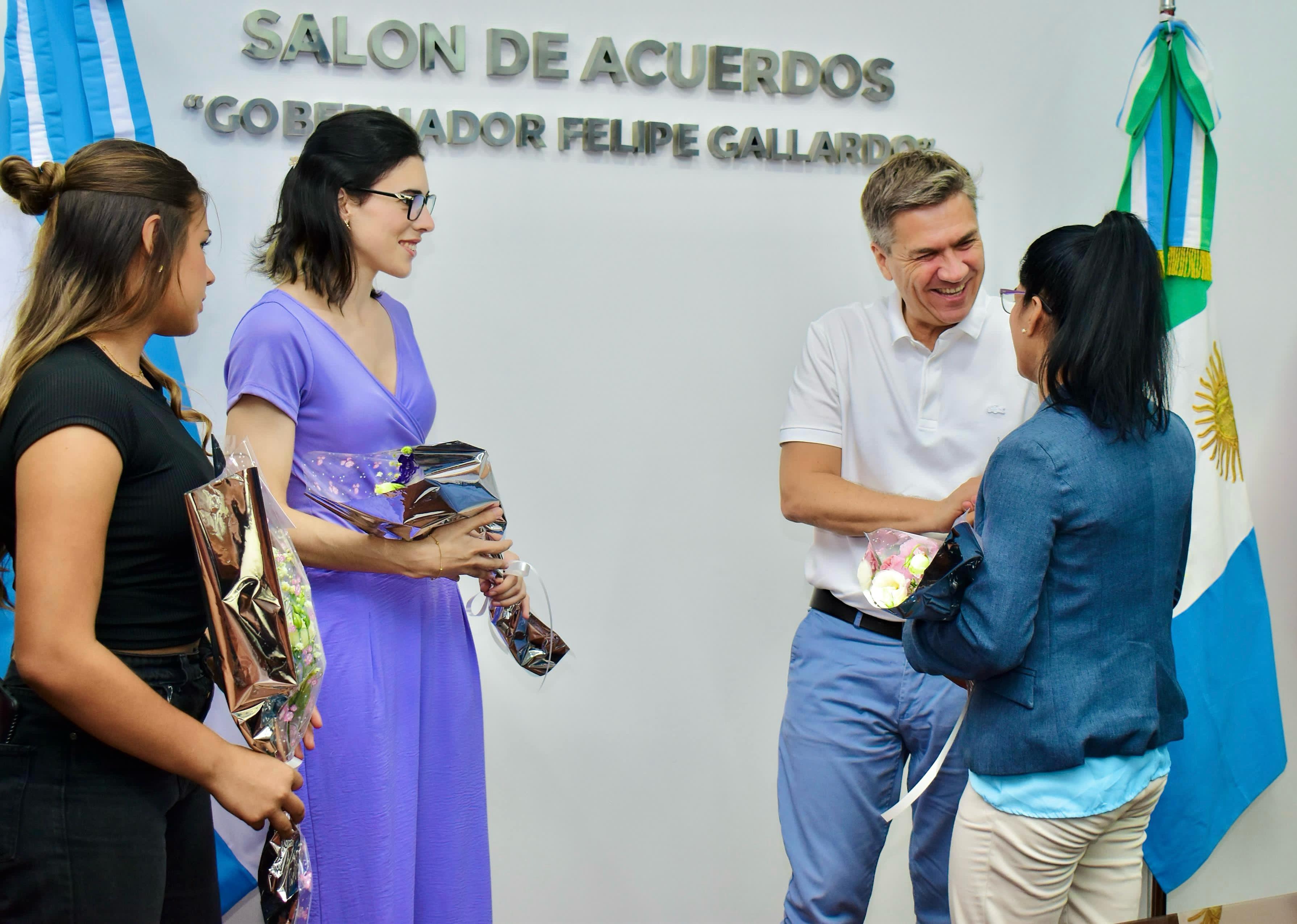 *ESTE SÁBADO 8: EL GOBERNADOR ZDERO RECIBIÓ Y AGASAJÓ A MUJERES DEPORTISTAS*