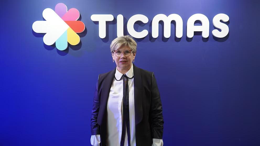 BS. AS: NAIDENOFF, EN EL ESPACIO TICMAS DE LA FERIA DEL LIBRO "QUE LOS CHAQUEÑOS PUEDAN SALIR ADELANTE DE LA MANO DE LA EDUCACIÓN"