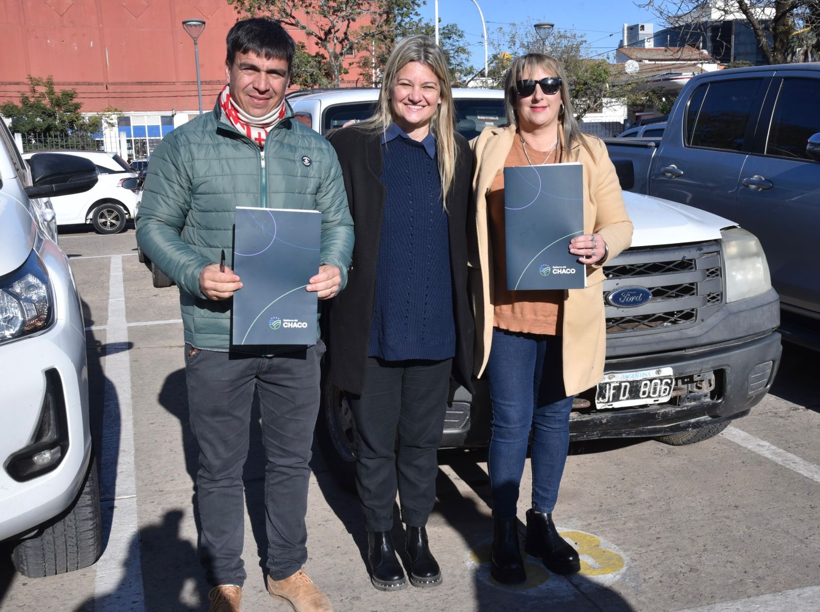 *EL GOBIERNO PROVINCIAL ENTREGÓ VEHÍCULOS RECUPERADOS A LOS MUNICIPIOS DE LA VERDE Y COLONIA POPULAR*