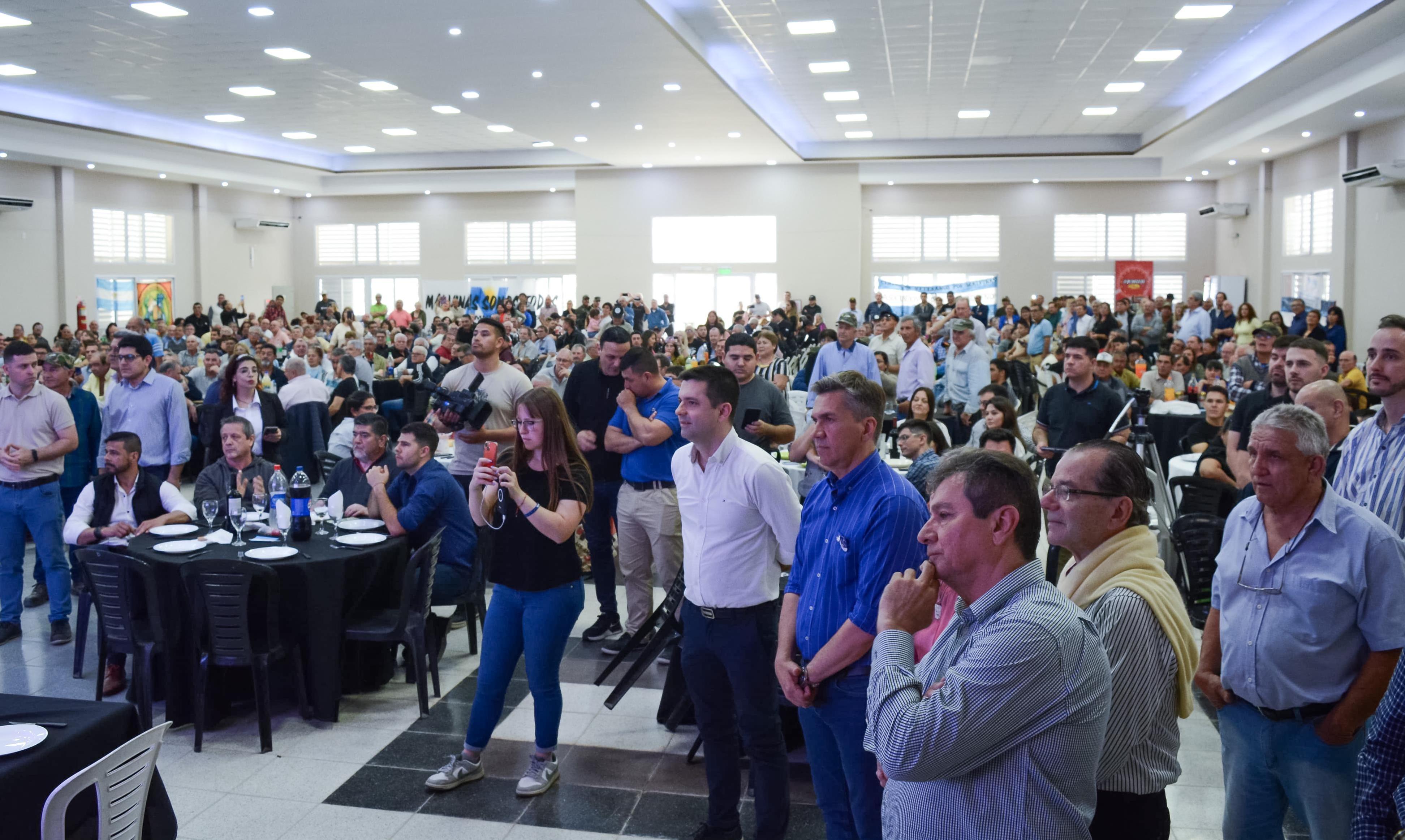 SÁENZ PEÑA: EL GOBERNADOR ZDERO RECIBIÓ EL AGRADECIMIENTO POR PARTE DE LOS MOVILIZADOS Y NO MOVILIZADOS POR MALVINAS