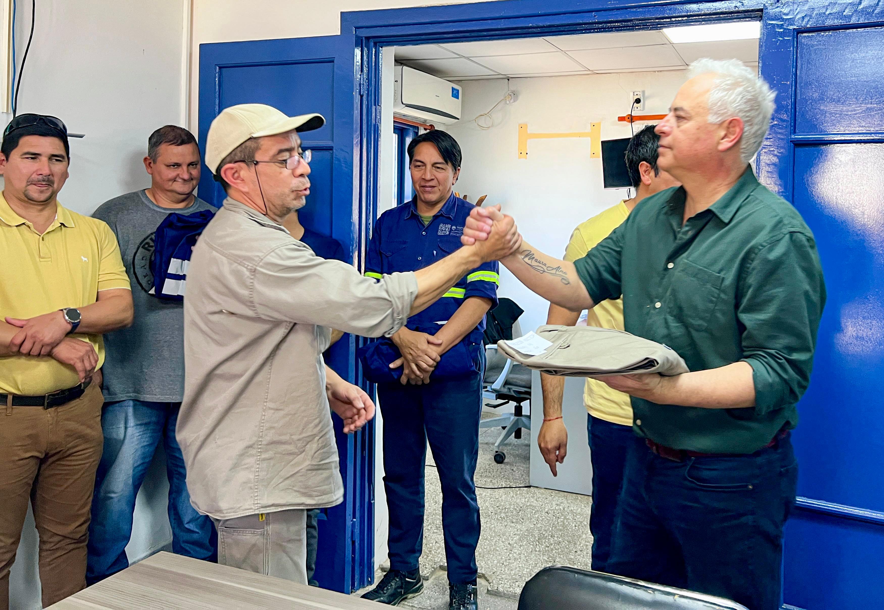 SE ENTREGÓ NUEVA INDUMENTARIA A AGENTES DE LA SUBSECRETARÍA DE TRANSPORTE Y DE LA DELEGACIÓN DE SÁENZ PEÑA