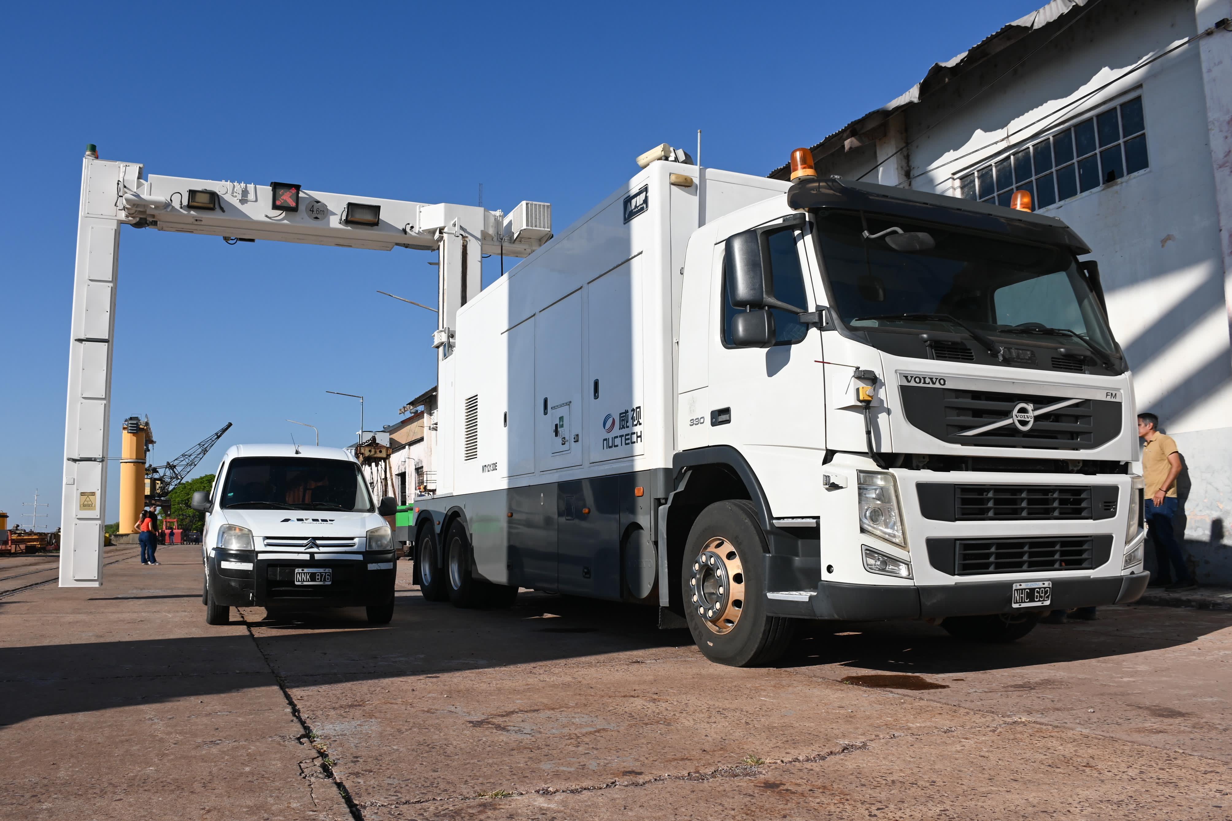 NUEVA TECNOLOGÍA PARA EL PUERTO DE BARRANQUERAS: ZDERO SUPERVISÓ LA ENTREGA DEL NUEVO ESCÁNER ADUANERO