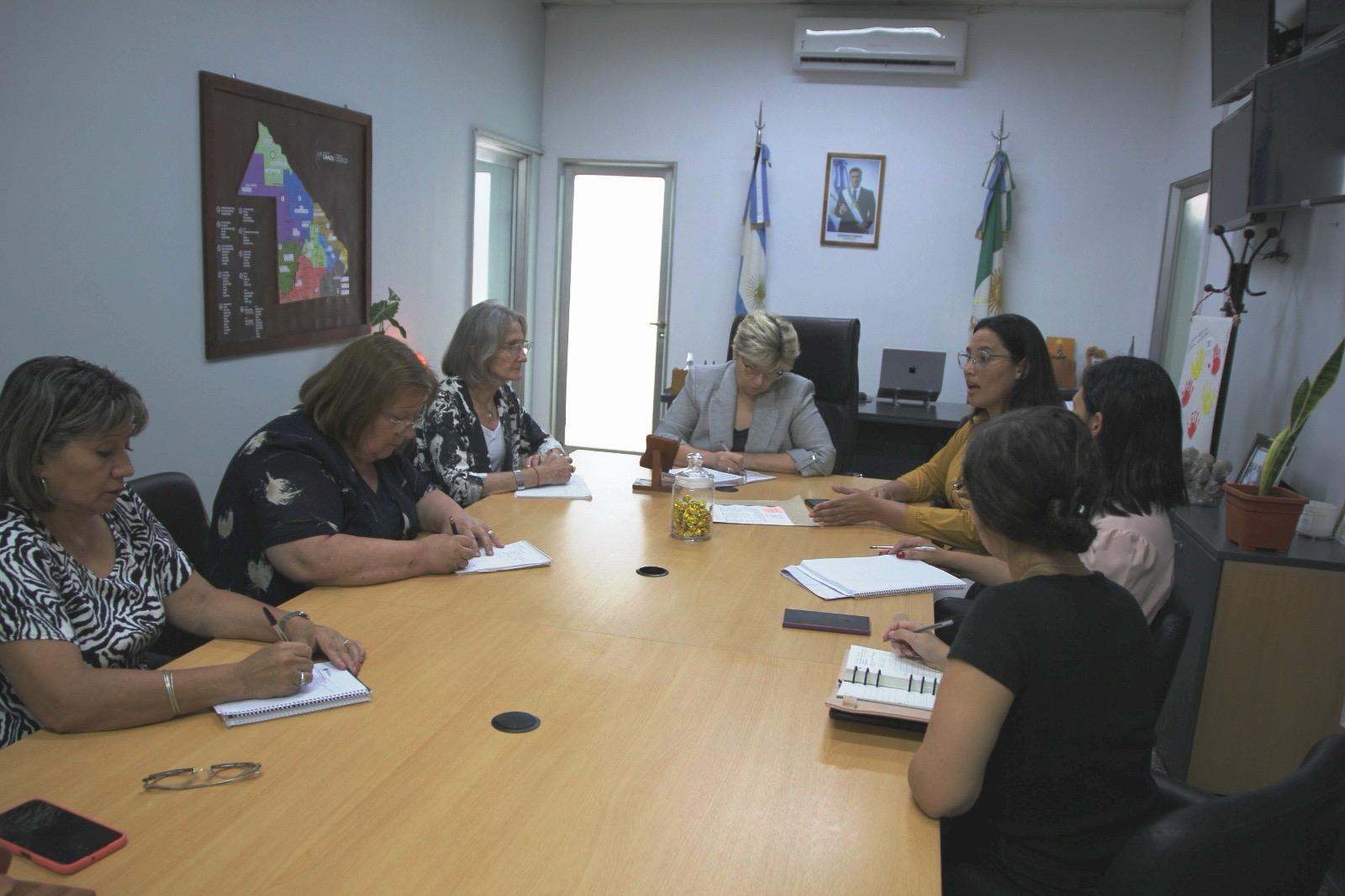 EDUCACIÓN Y DESARROLLO HUMANO COORDINAN ACCIONES DE CARA AL CICLO LECTIVO 2025