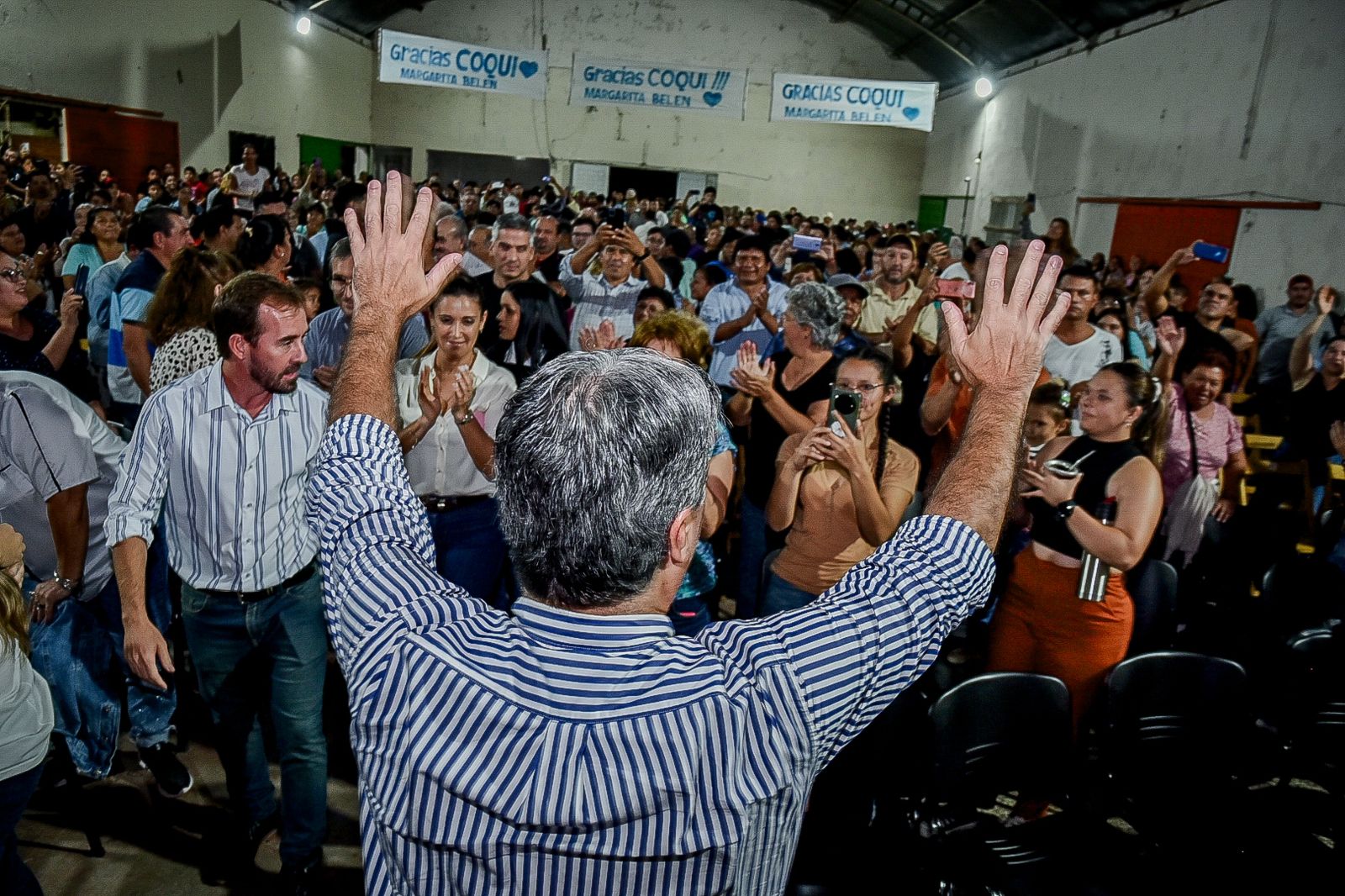 *Capitanich cerró campaña con acto multitudinario y mensaje claro: "No vinimos a improvisar, vinimos a defender al pueblo"*