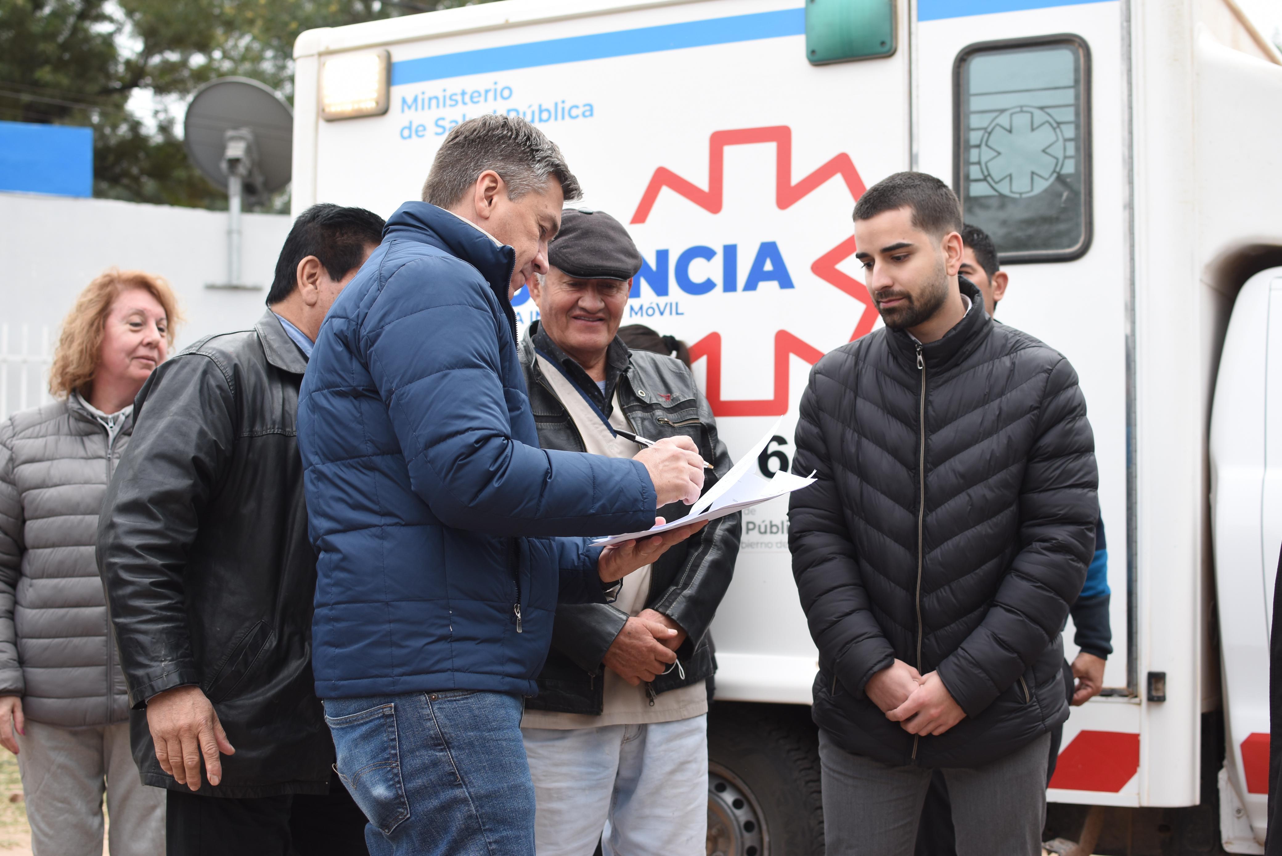 *MISIÓN NUEVA POMPEYA: EL GOBERNADOR ZDERO ENTREGÓ EQUIPAMIENTOS DE COMUNICACIONES PARA AMBULANCIAS, Y ADEMÁS, SE INCORPORARON NUEVOS MÉDICOS