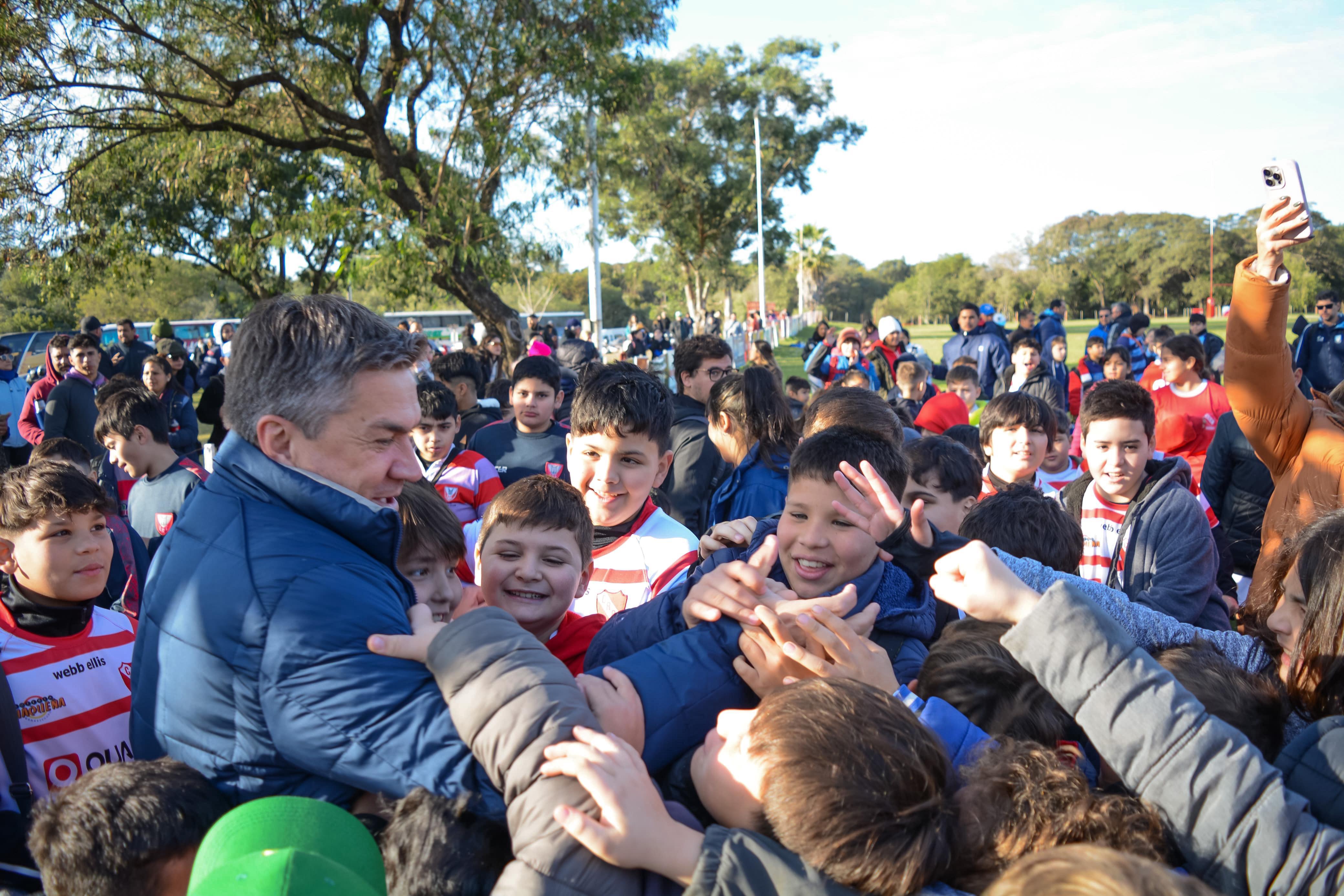*EL GOBERNADOR ZDERO ACOMPAÑÓ EL ANIVERSARIO 40 DE LA ISLA DEL CLUB REGATAS RESISTENCIA*