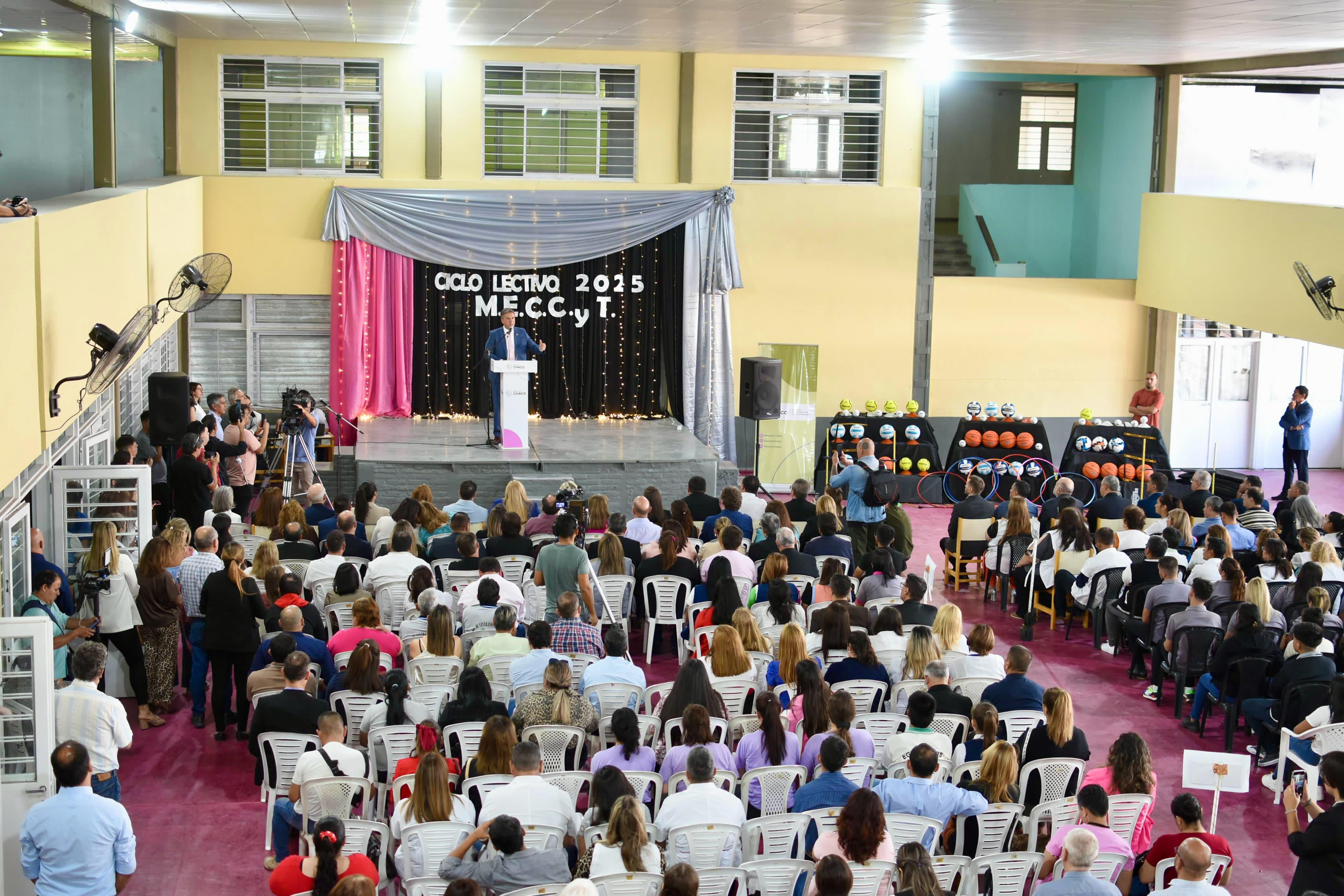 *EL GOBERNADOR ZDERO RATIFICÓ SU COMPROMISO CON LA EDUCACIÓN AL INAUGURAR LA REFACCIÓN DE LA ESCUELA TÉCNICA DE VILLA ÁNGELA*