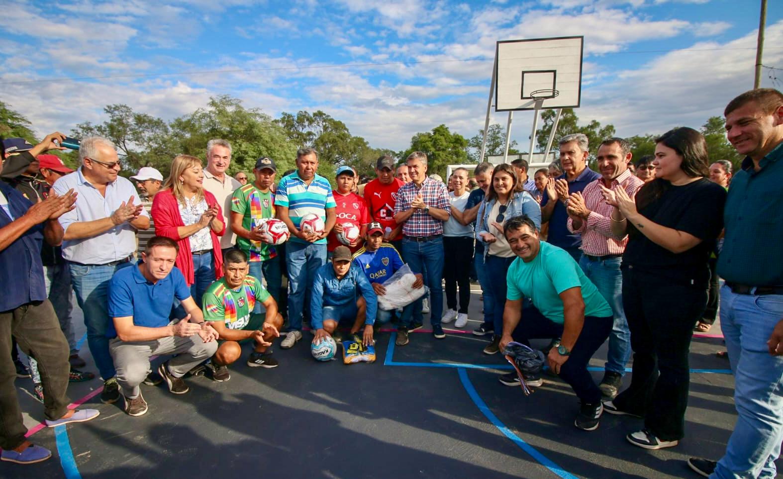 *MIRAFLORES: EL GOBERNADOR ZDERO INAUGURÓ UN NUEVO PLAYÓN DEPORTIVO PARA EL CLUB QOM*