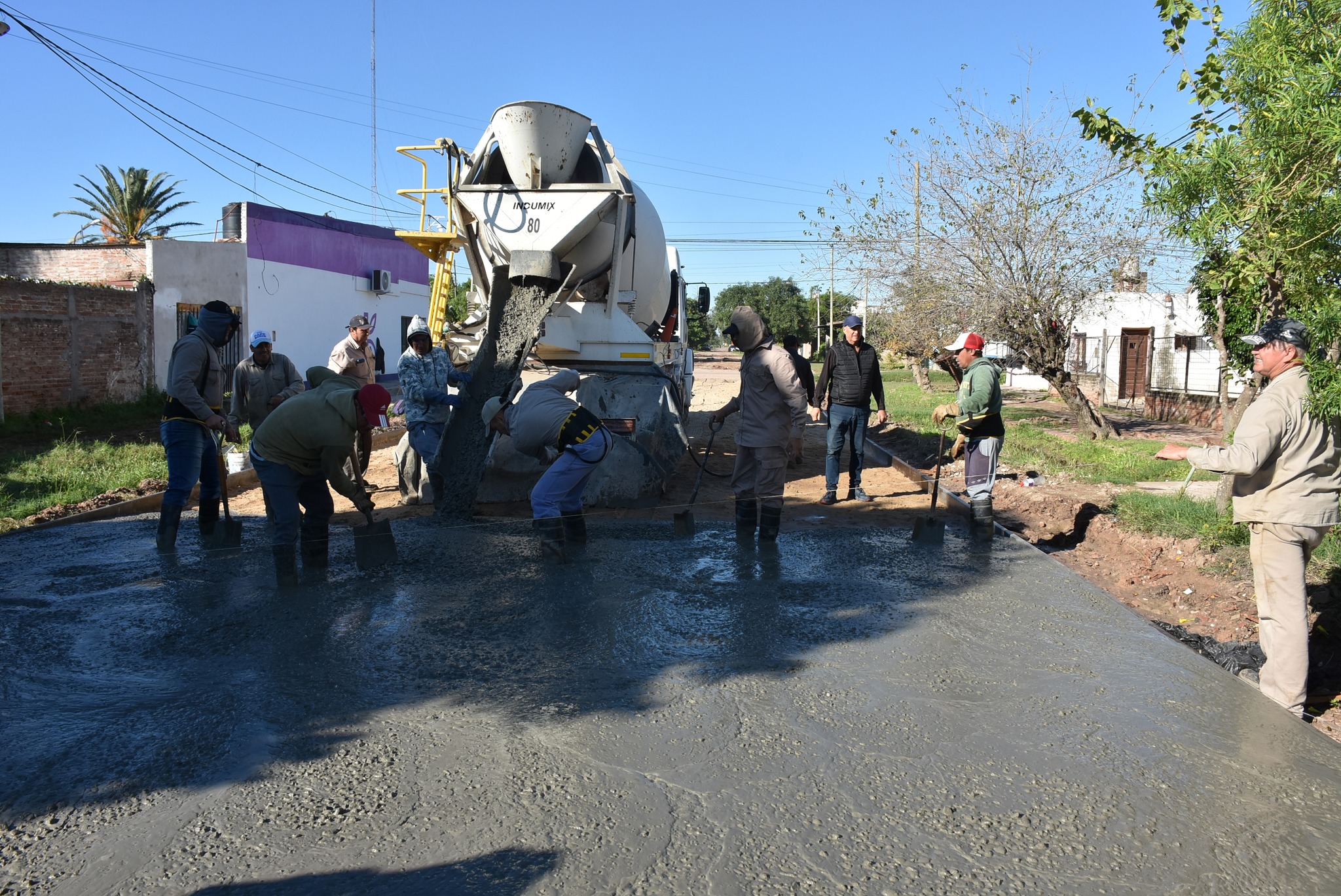 LA MUNICIPALIDAD DE VILLA ÁNGELA COMPLETA LA PAVIMENTACIÓN DE LA CALLE TUCUMÁN Y ANUNCIA NUEVOS FRENTES DE OBRA