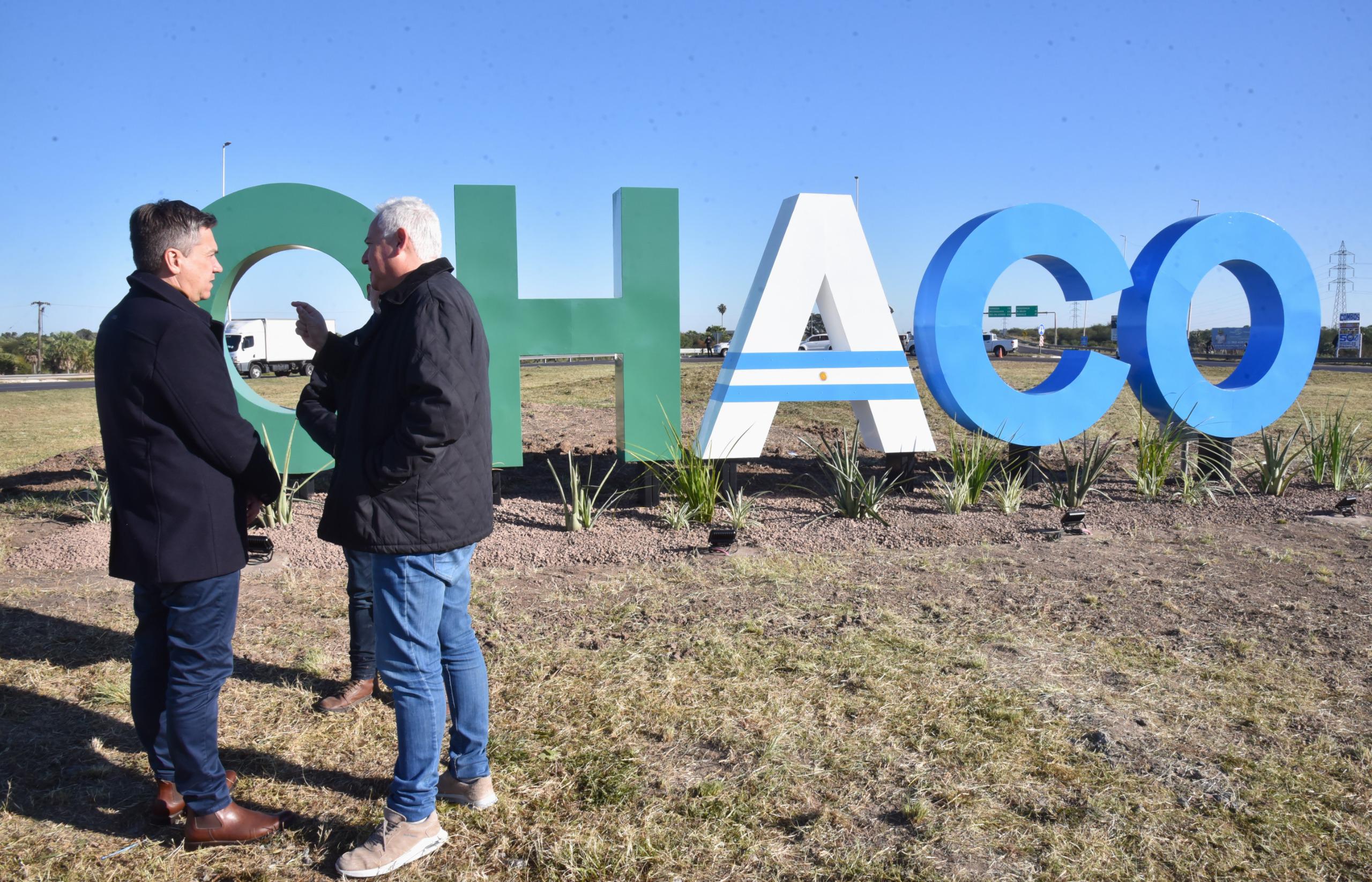 *BIENAL 2024: NUEVO CARTEL DE BIENVENIDA A LOS VISITANTES EN LA ROTONDA FRENTE AL PEAJE*