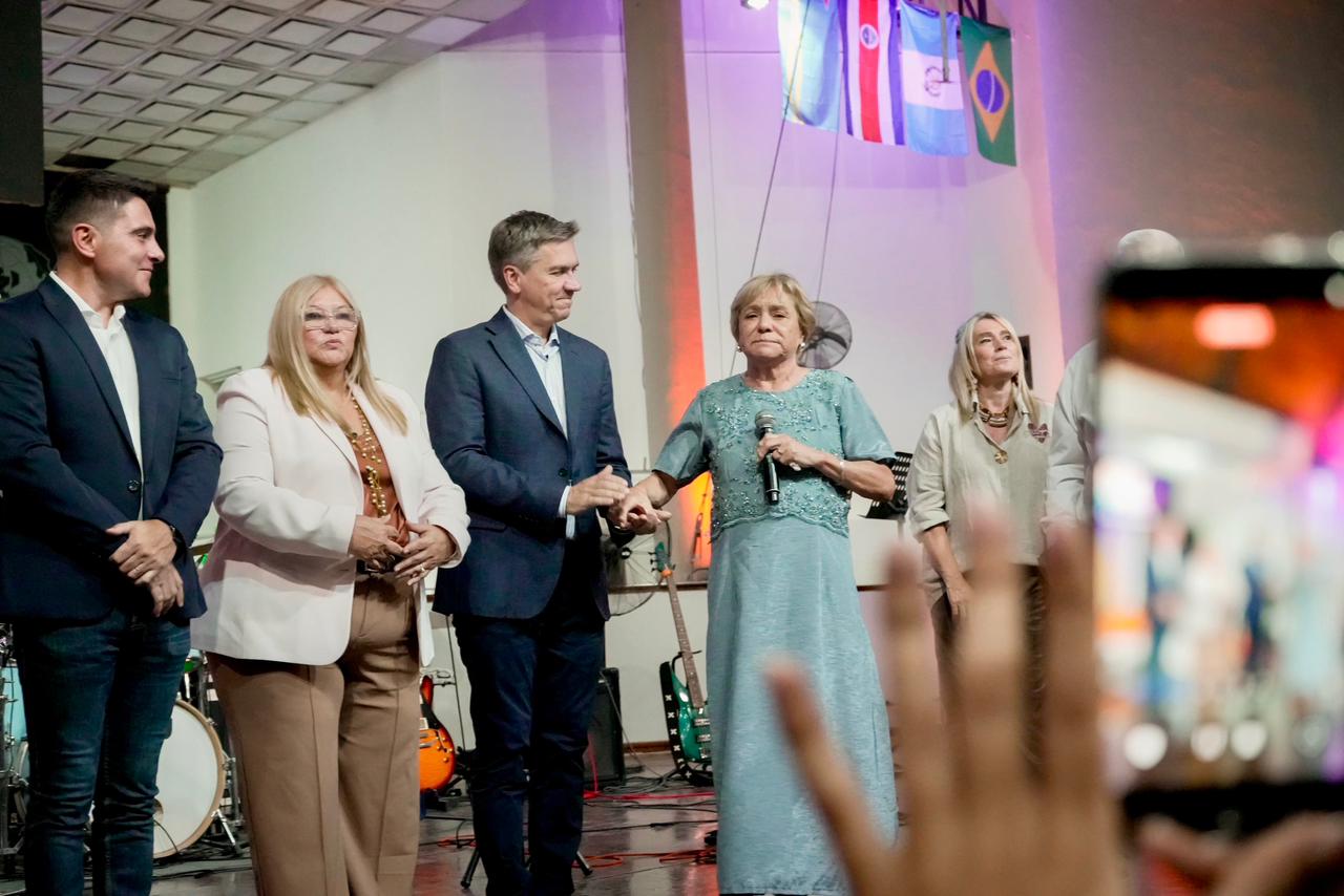 RESISTENCIA: EL GOBERNADOR ZDERO ENTREG&Oacute; LA ESCRITURA DE PROPIEDAD A LA IGLESIA DE JESUCRISTO