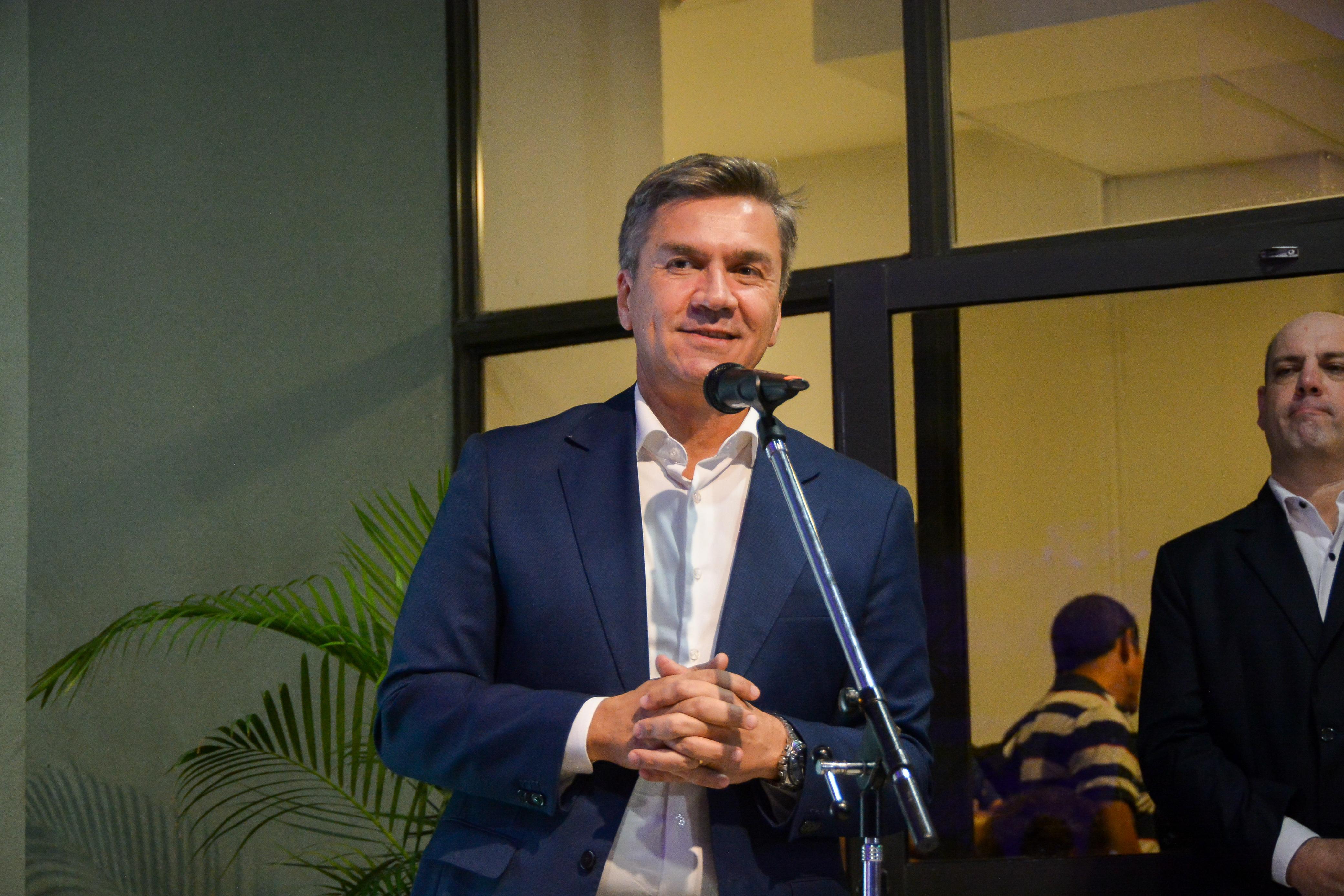 *SE INAUGURÓ EN LA CASA DE LAS CULTURAS, UNA ESCULTURA HIPERREALISTA DE FABRICIANO GÓMEZ*