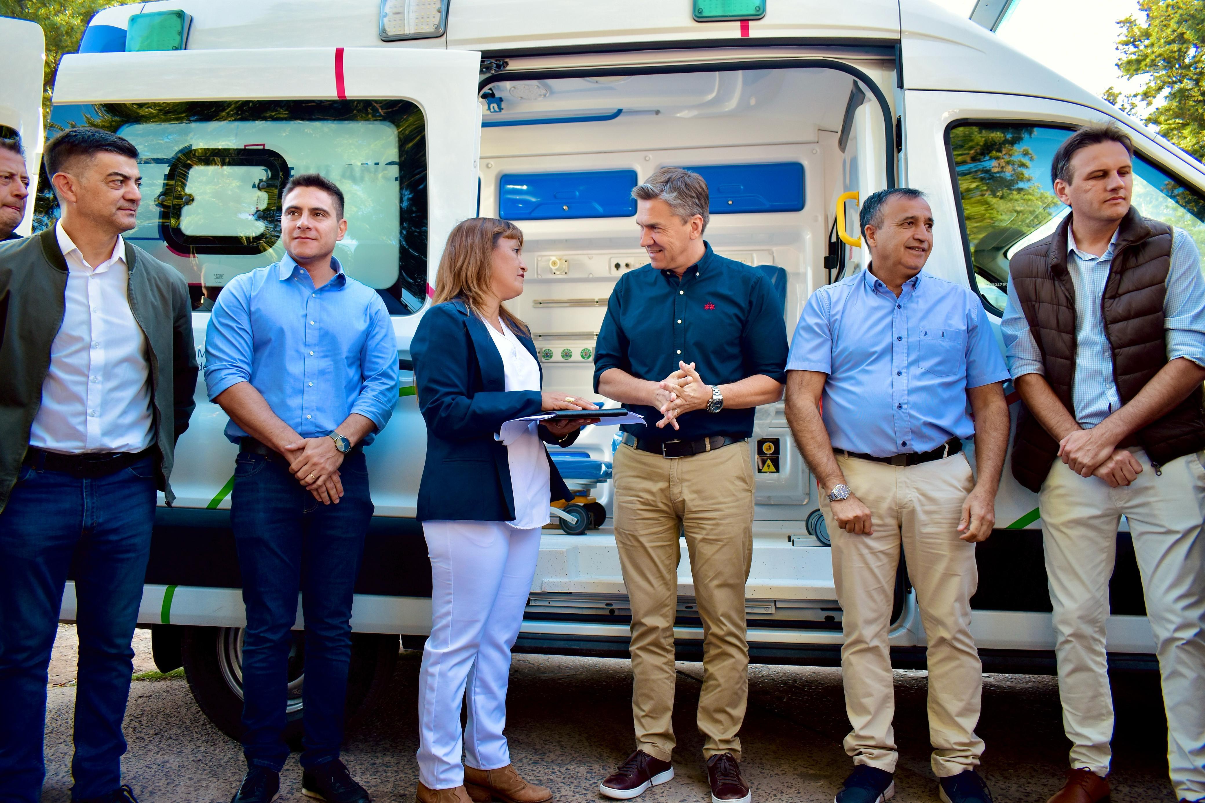 *FONTANA: TRAS 7 AÑOS DE ESPERA, EL GOBERNADOR ZDERO ENTREGÓ UNA AMBULANCIA AL HOSPITAL “LUIS FLEITAS”*