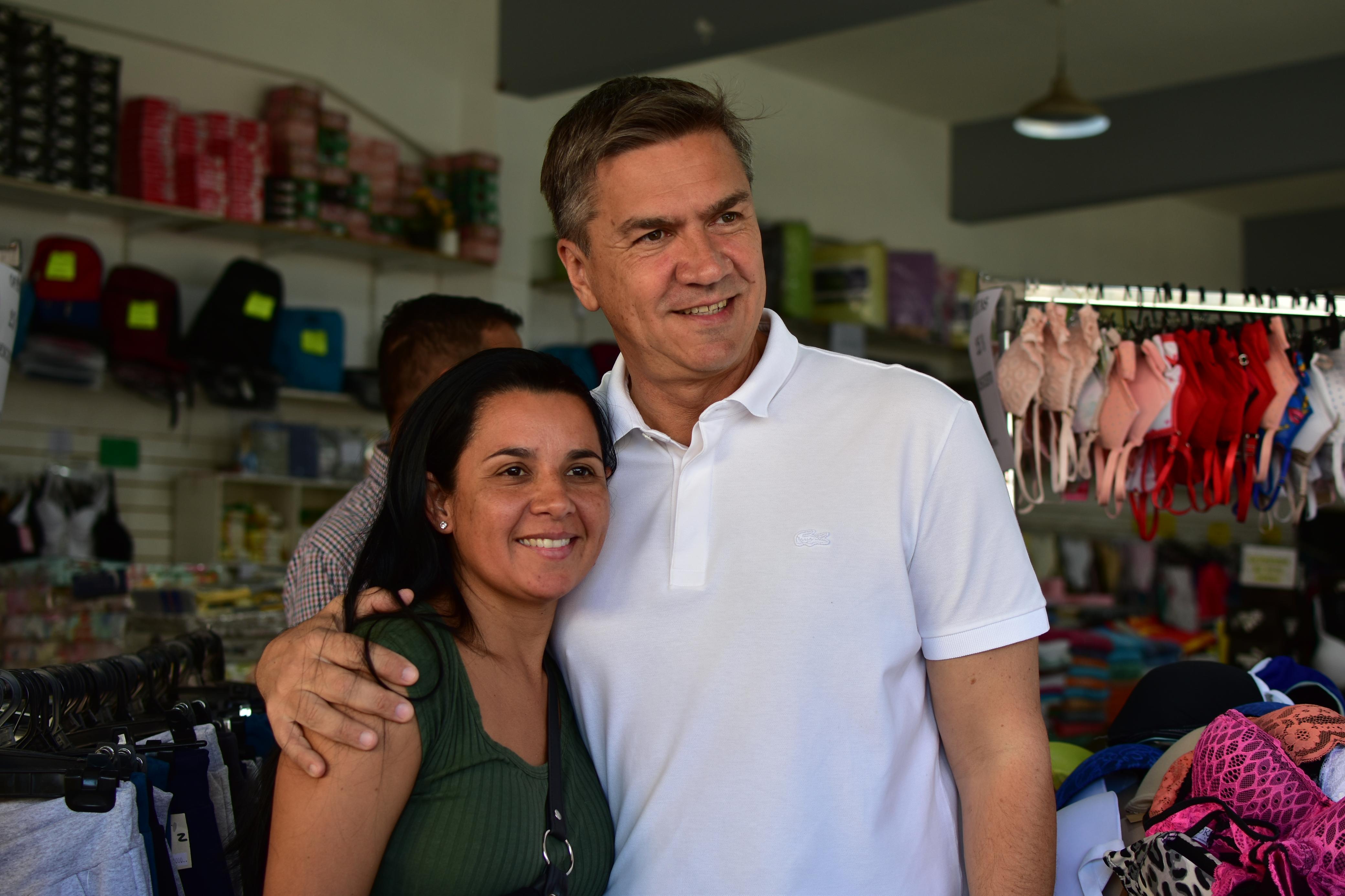 _Respaldo de vecinos y comerciantes_  *ZDERO EN LA PEATONAL DE RESISTENCIA: “ESTE 11 DE MAYO ES LA OPORTUNIDAD DE RATIFICAR EL RUMBO DE LO QUE VENIMOS