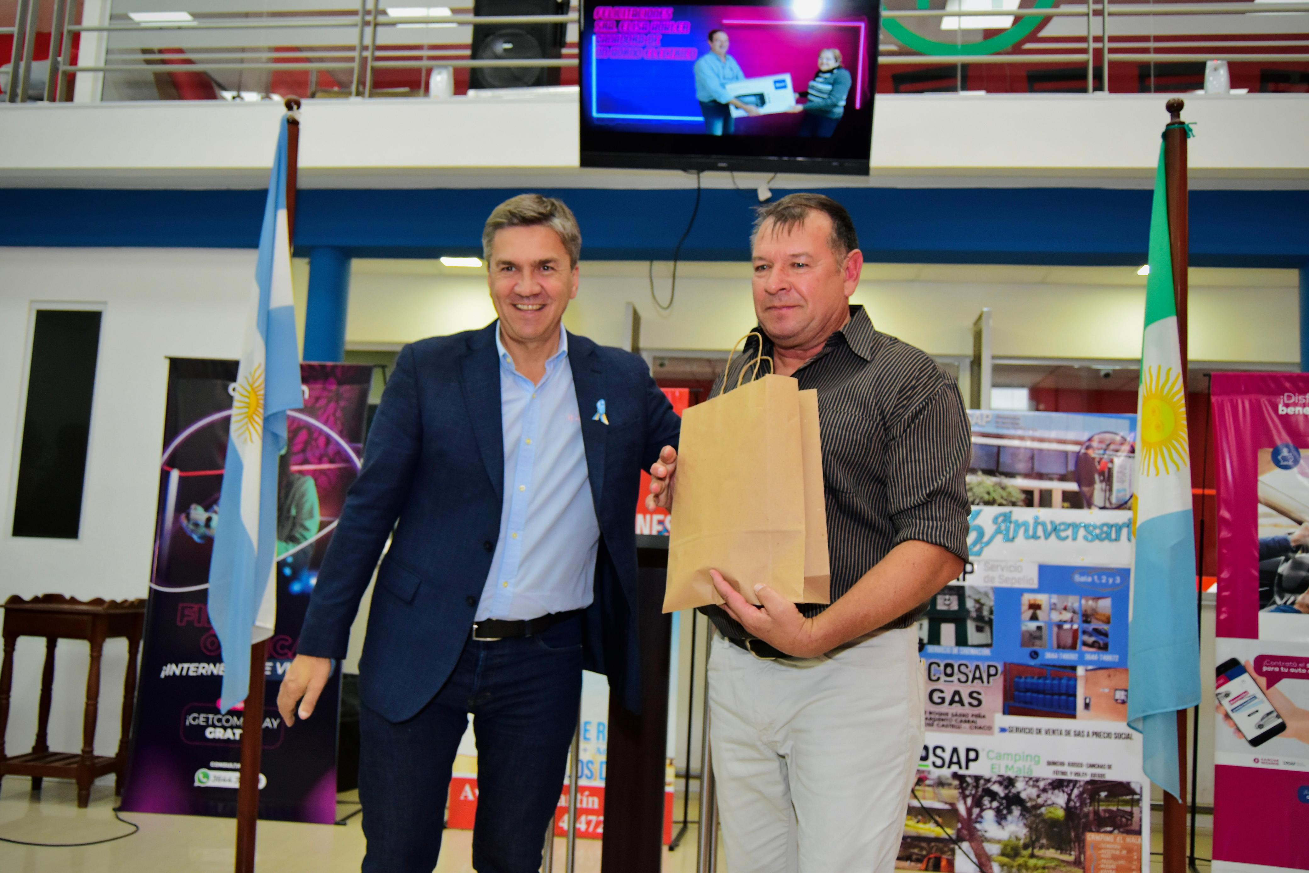 *JUAN J. CASTELLI: EL GOBERNADOR ZDERO ACOMPAÑÓ EL 72° ANIVERSARIO DE LA COOPERATIVA DE SERVICIOS ANTONIO PORTILLO*