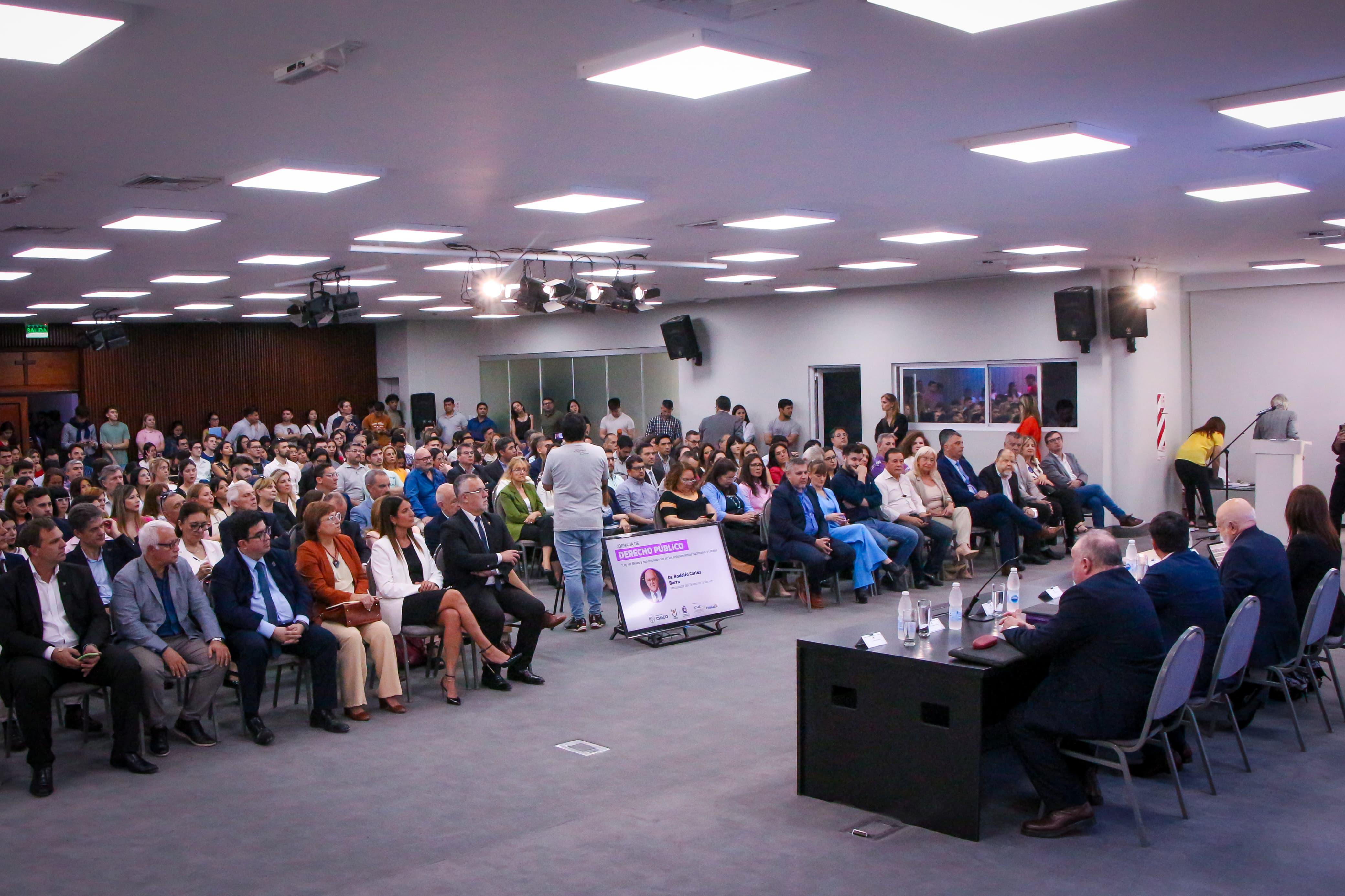 *EL GOBERNADOR ZDERO ACOMPAÑÓ LA JORNADA DE DERECHO PÚBLICO “LEY DE BASES Y SUS IMPLICANCIAS EN LOS ORDENAMIENTOS NACIONALES Y LOCALES”*