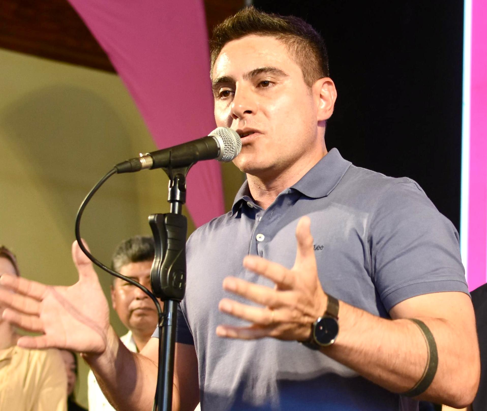 *FERRO CRUZÓ A CAPITANICH: “YA PUEDE PASAR A COBRAR SU ADELANTO DE AGUINALDO; NO MIENTA”*