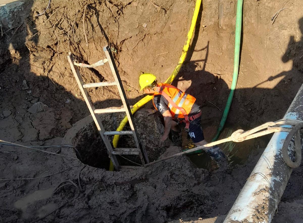 *MACHAGAI: APA CONTINÚA CON LAS TAREAS DE LIMPIEZA Y ADECUACIÓN DE CANALES URBANOS Y RURALES*