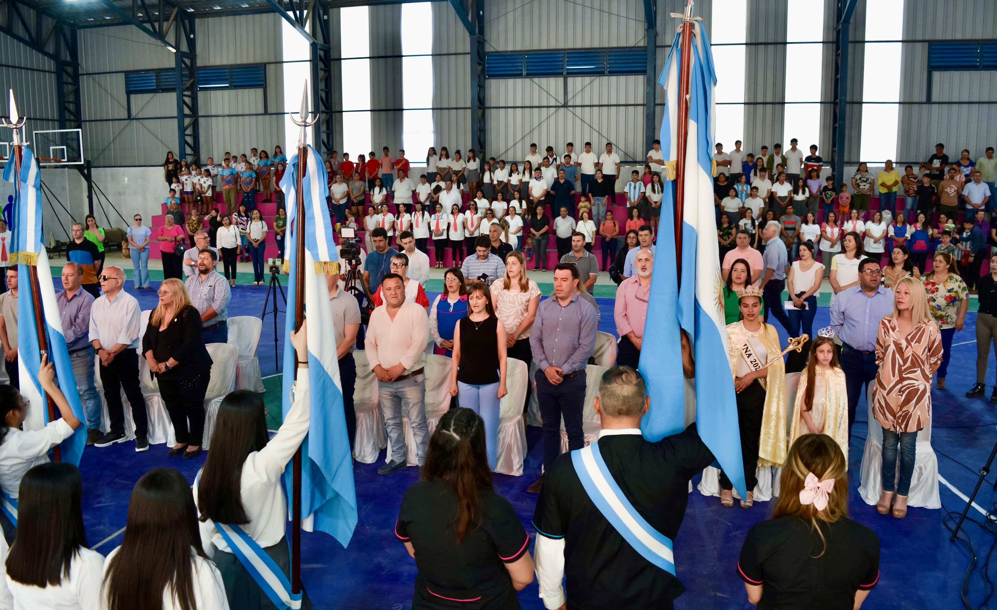 CHOROTIS: EL GOBERNADOR ZDERO INAUGURÓ EL POLIDEPORTIVO Y DIO APERTURA A LA ESTUDIANTINA 2024
