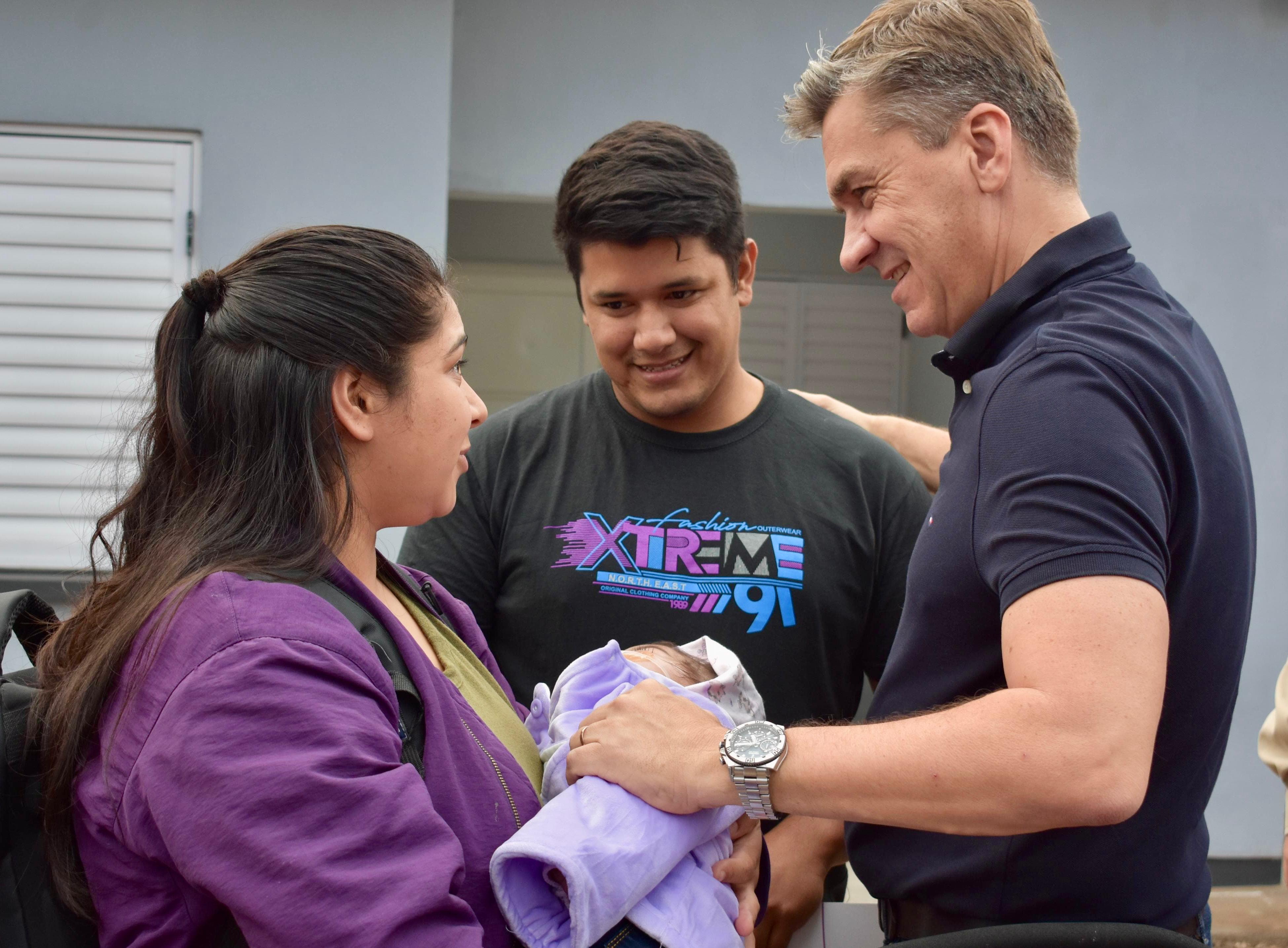 *LOS SUEÑOS SE CUMPLEN: EL GOBERNADOR ZDERO ENTREGÓ VIVIENDAS A FAMILIAS DE FONTANA*