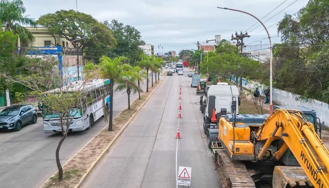 RESISTENCIA: EL GOBIERNO PROVINCIAL AVANZA CON LA PAVIMENTACIÓN DE LA AV. 9 DE JULIO