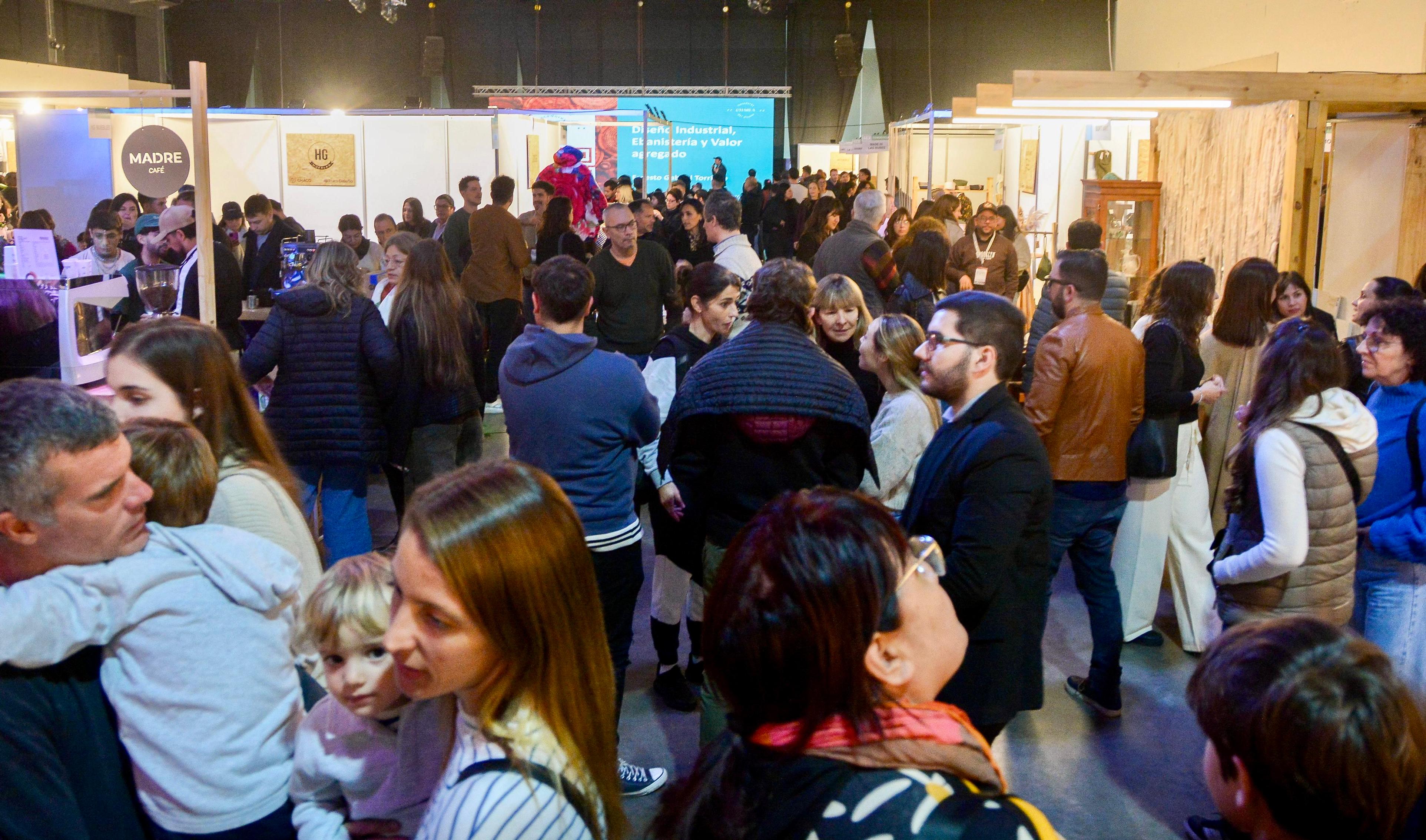 EL GOBERNADOR ZDERO ACOMPAÑÓ LA APERTURA DE LA FERIA PURO DISEÑO RAÍCES EDICIÓN CHACO